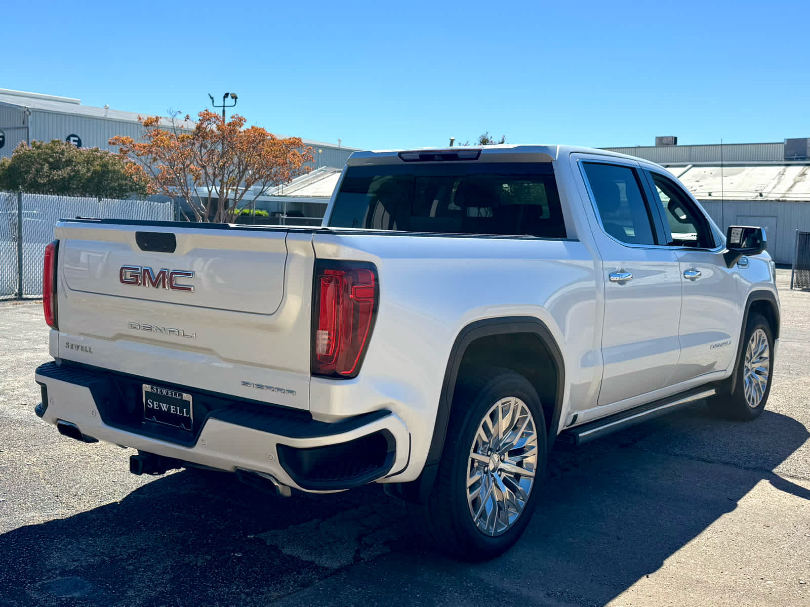 Used 2019 White Frost Tricoat GMC Denali image 7