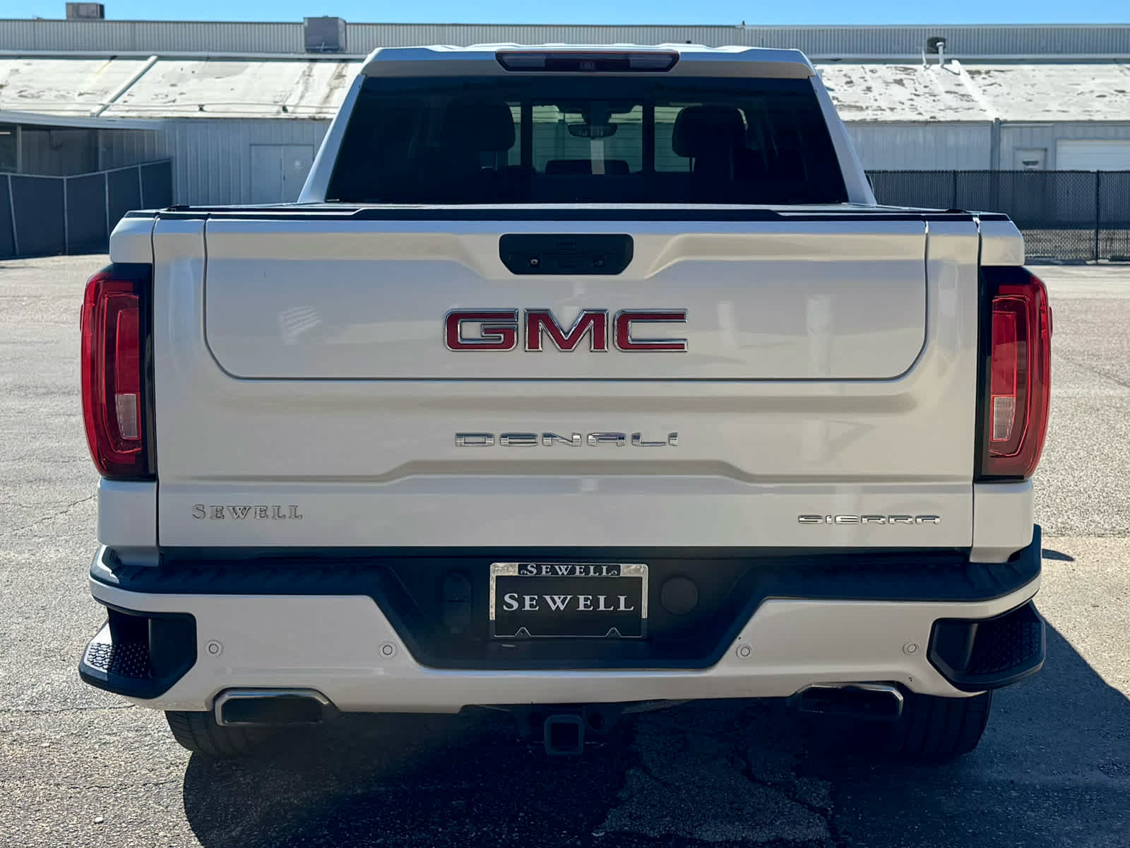 Used 2019 White Frost Tricoat GMC Denali image 5