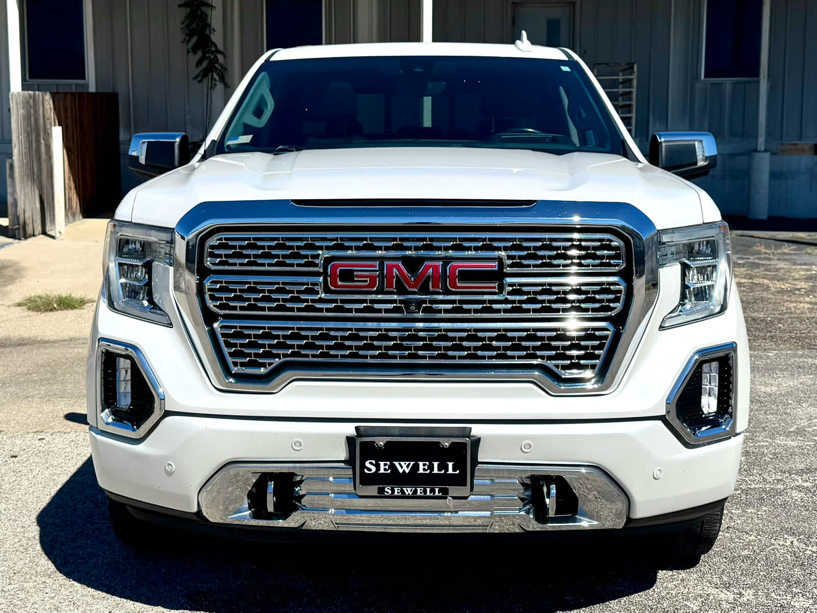 Used 2019 White Frost Tricoat GMC Denali image 10
