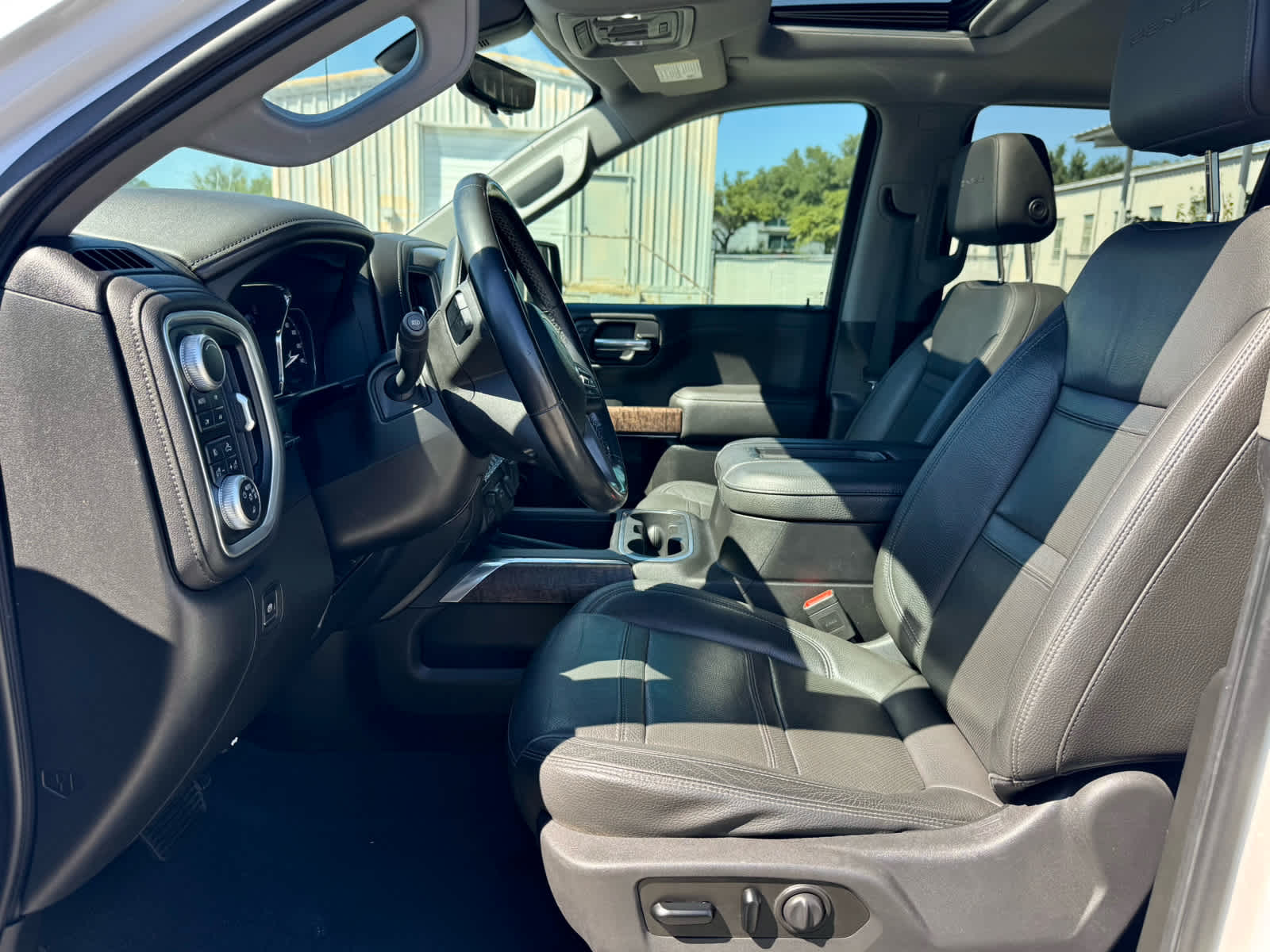 Used 2019 White Frost Tricoat GMC Denali image 14