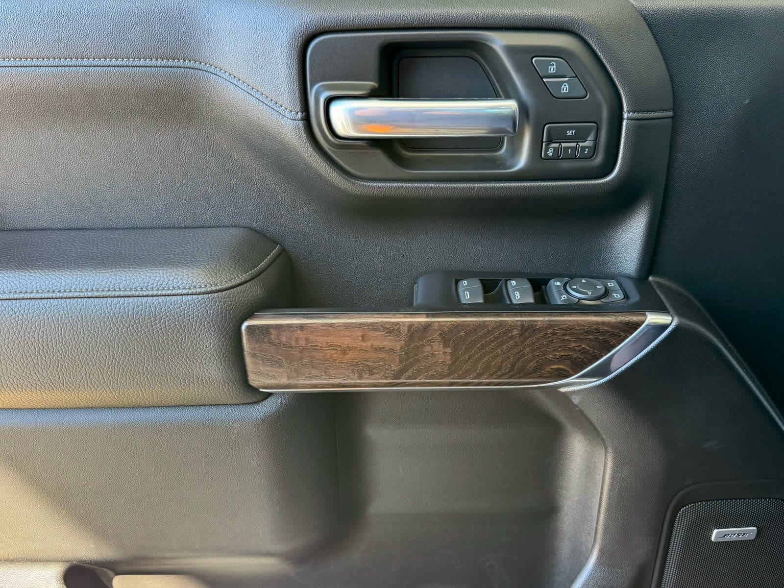 Used 2019 White Frost Tricoat GMC Denali image 15