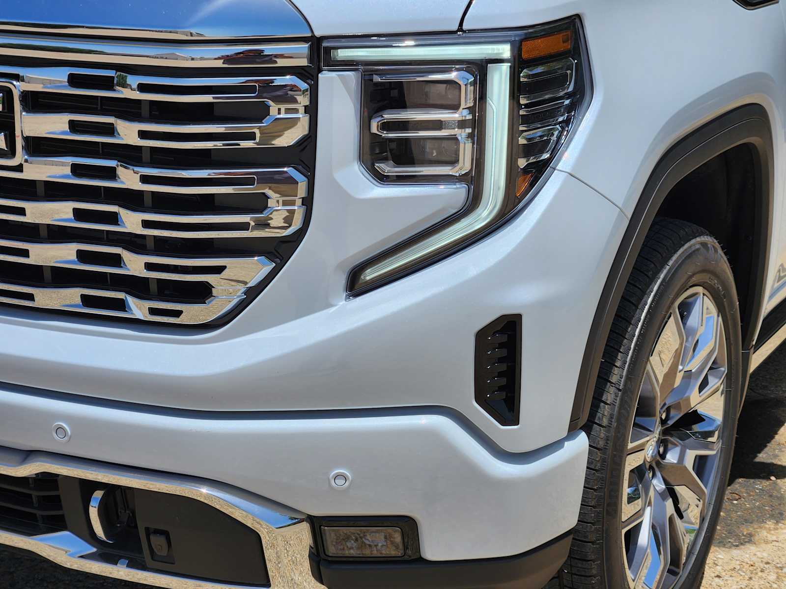New 2026 Glacier White Tricoat GMC Denali image 5