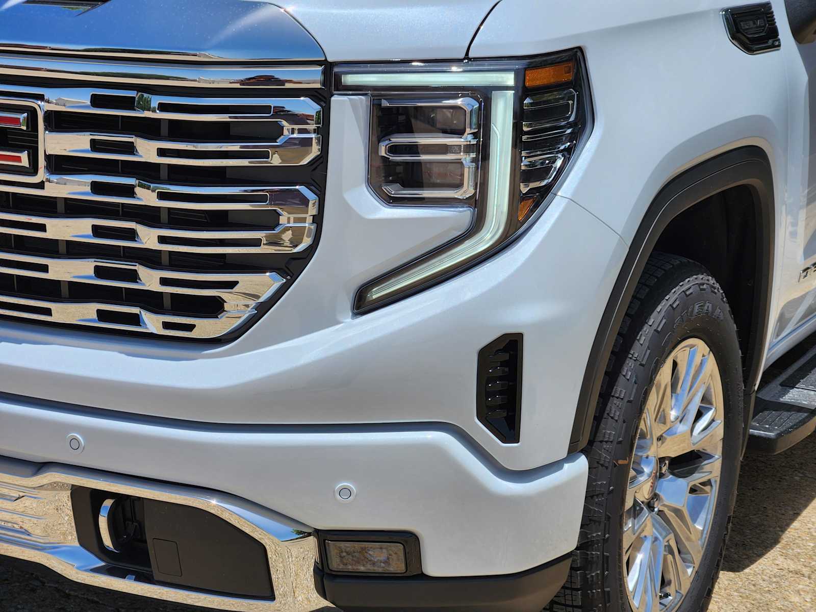 New 2026 Glacier White Tricoat GMC Denali image 5
