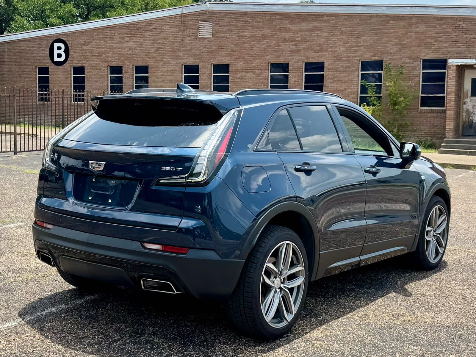 Used 2020 Twilight Blue Metallic Cadillac FWD Sport image 7