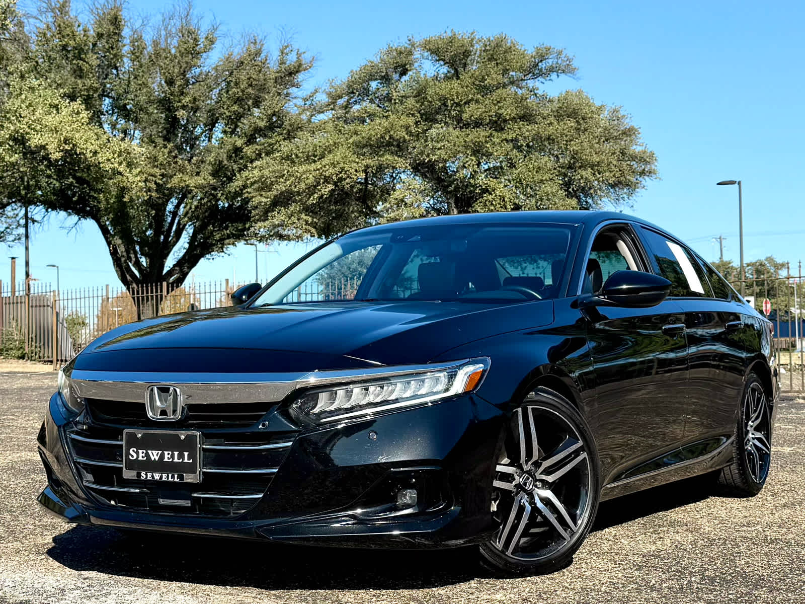 2021 Honda Accord Touring's photo