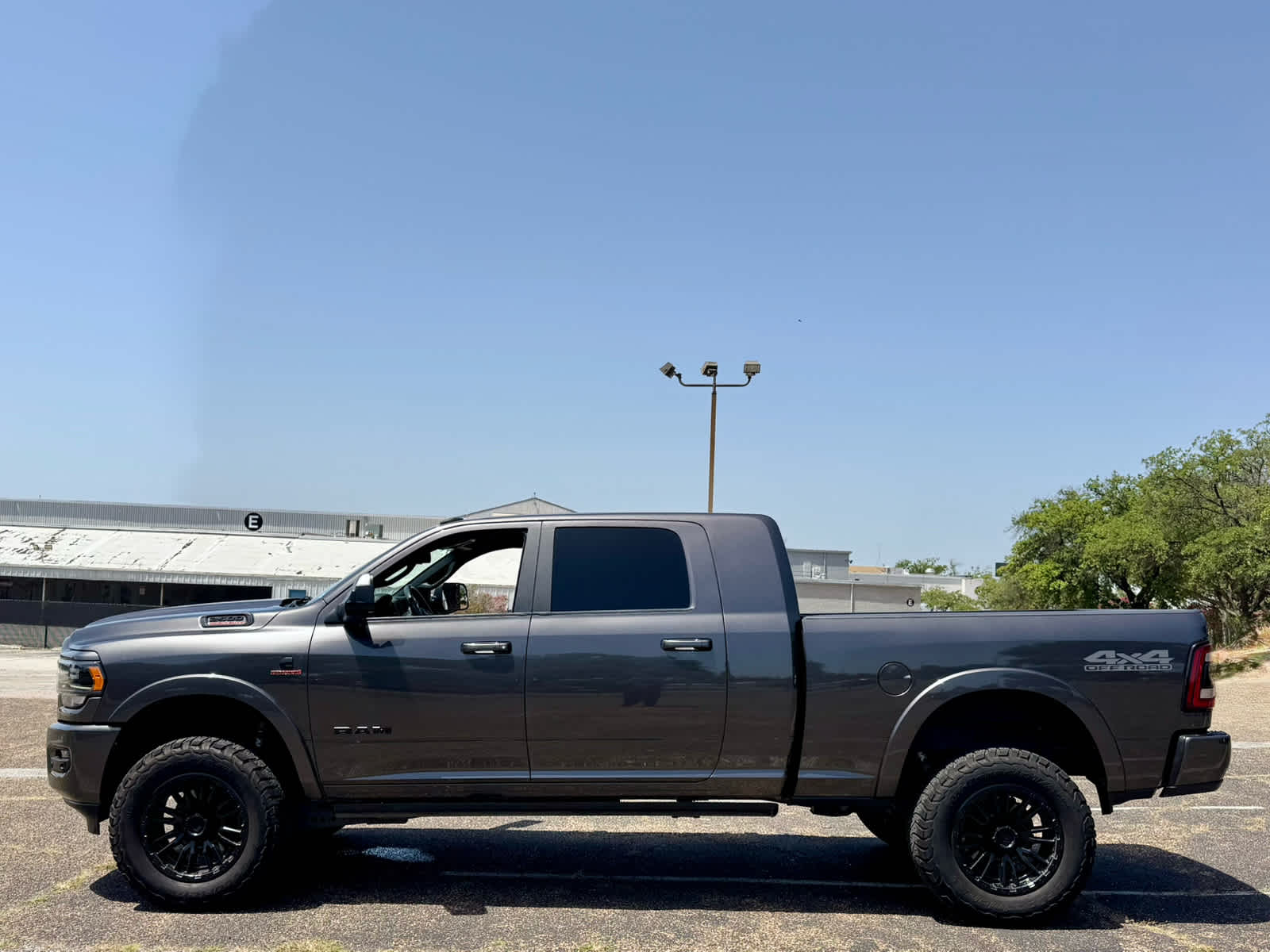 Used 2022 Granite Crystal Metallic Clearcoat Ram Limited image 2
