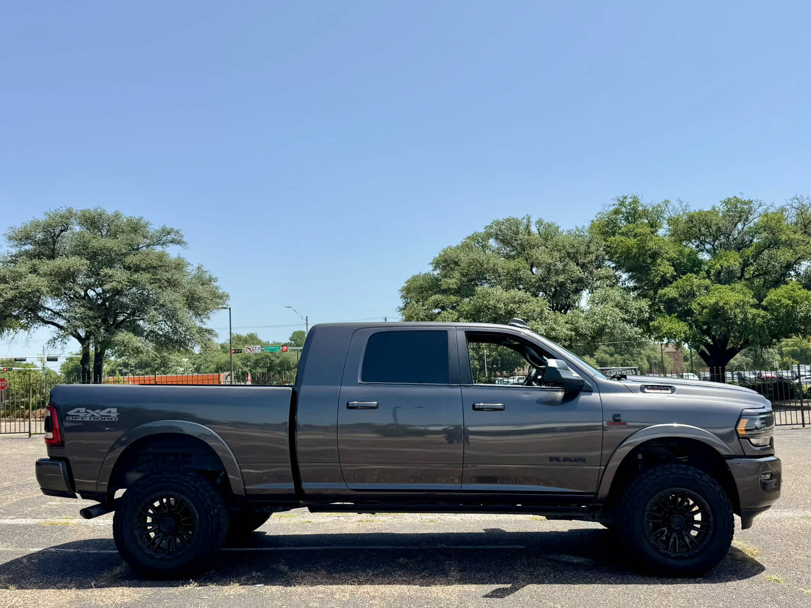Used 2022 Granite Crystal Metallic Clearcoat Ram Limited image 7