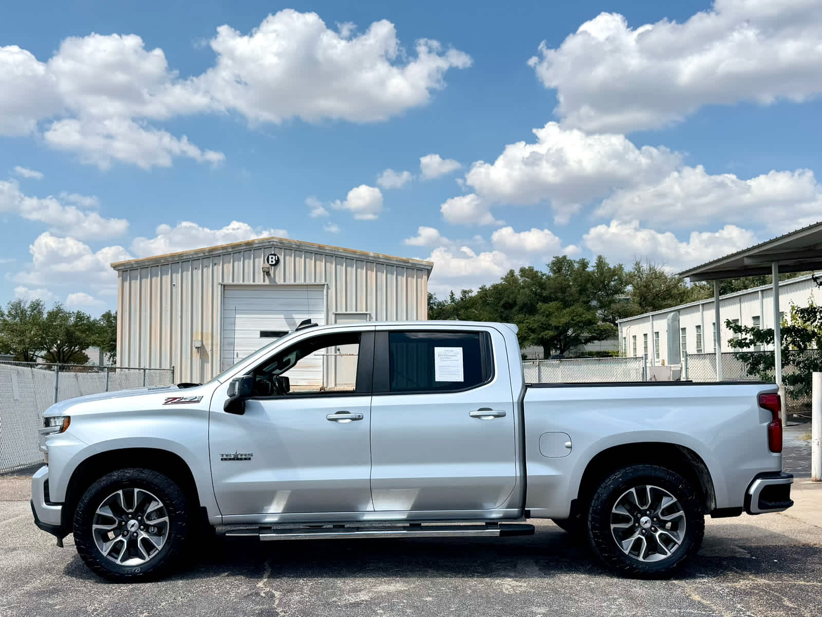 Used 2021 SILVER ICE METALLIC Chevrolet RST image 18