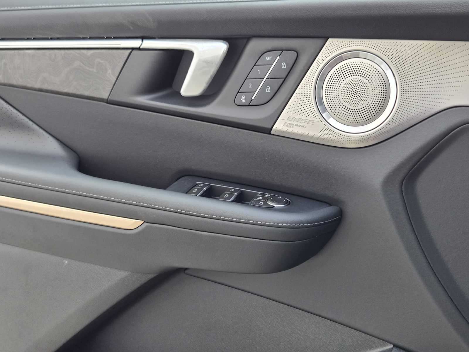 New 2026 Ebony Twilight Metallic Buick Avenir image 15