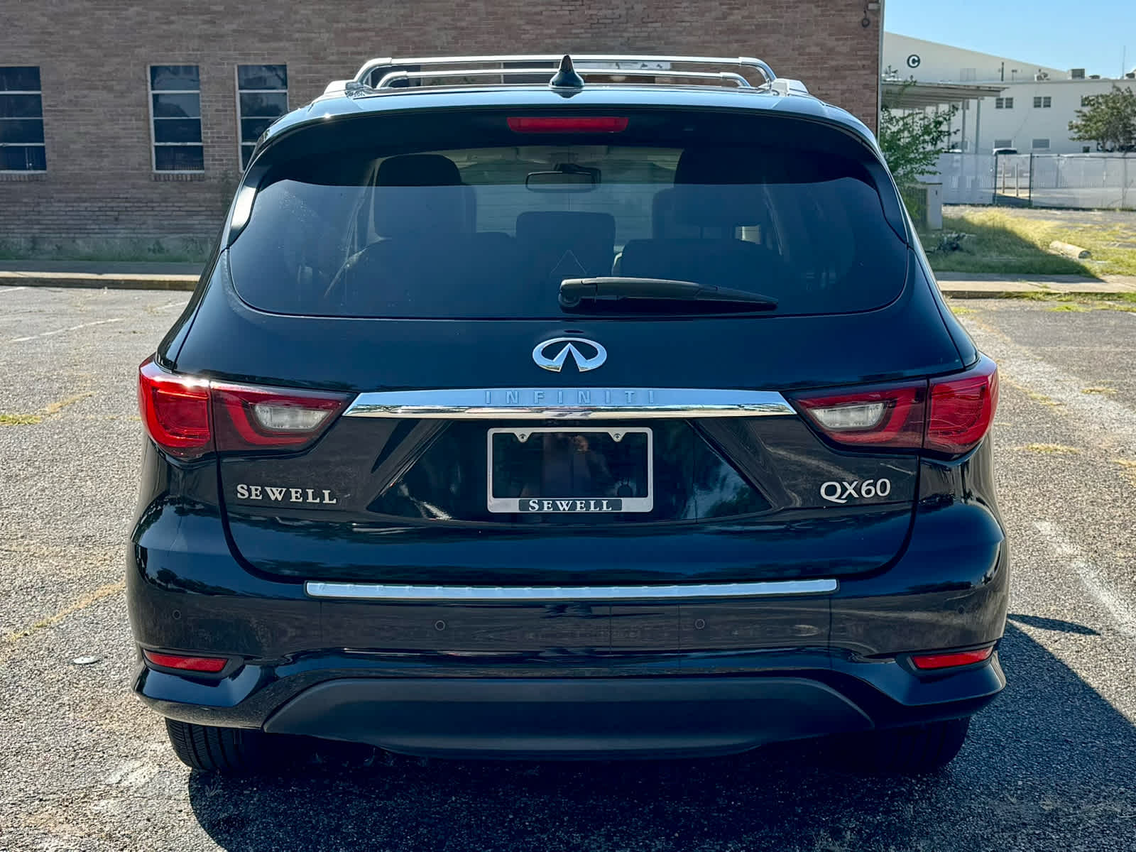 Certified Used 2019 Black Obsidian INFINITI LUXE image 5