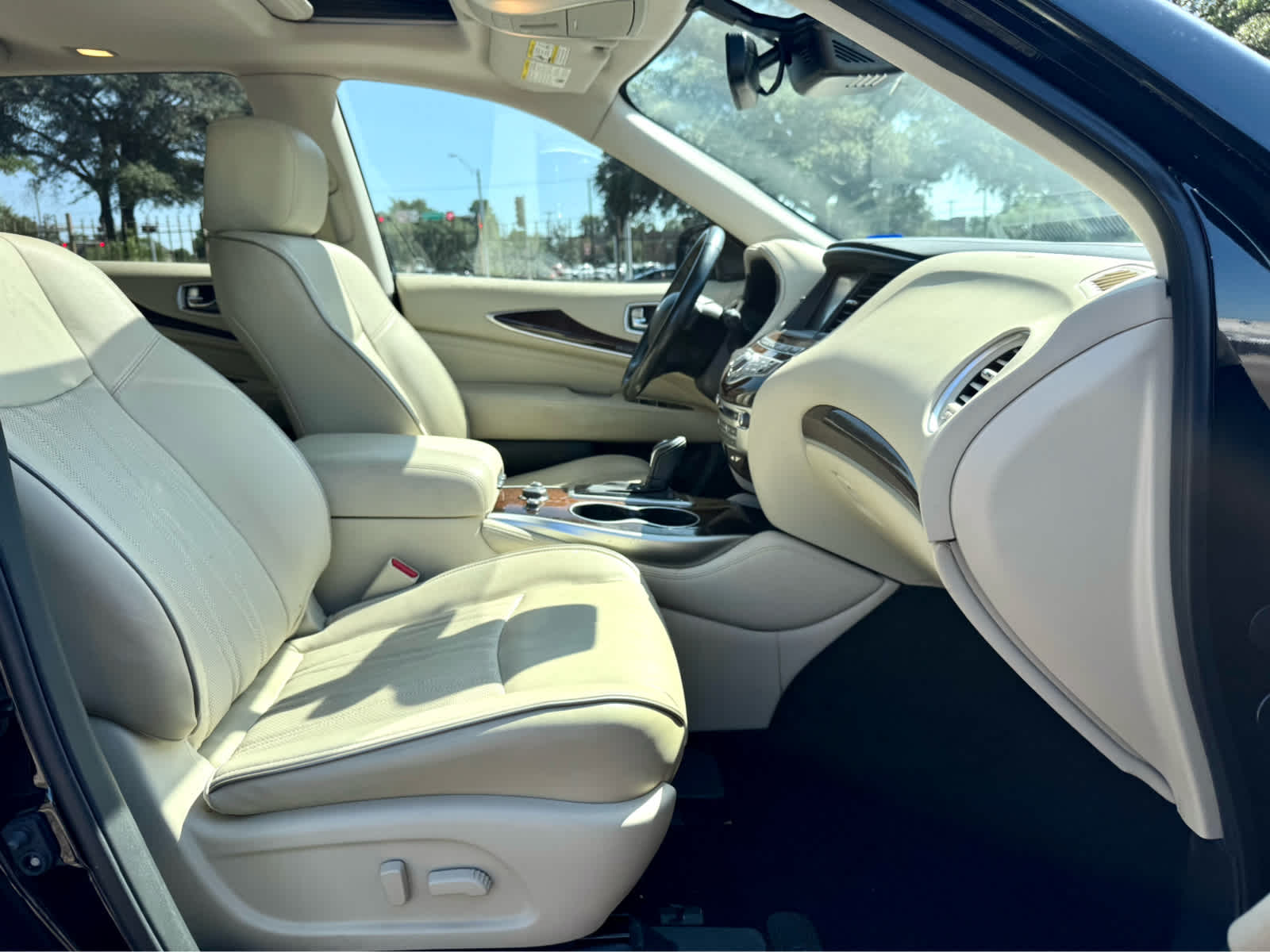 Certified Used 2019 Black Obsidian INFINITI LUXE image 11