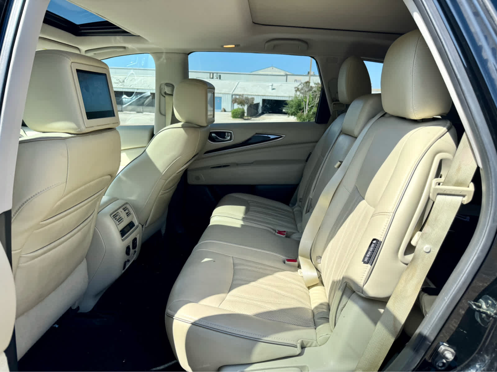 Certified Used 2019 Black Obsidian INFINITI LUXE image 13