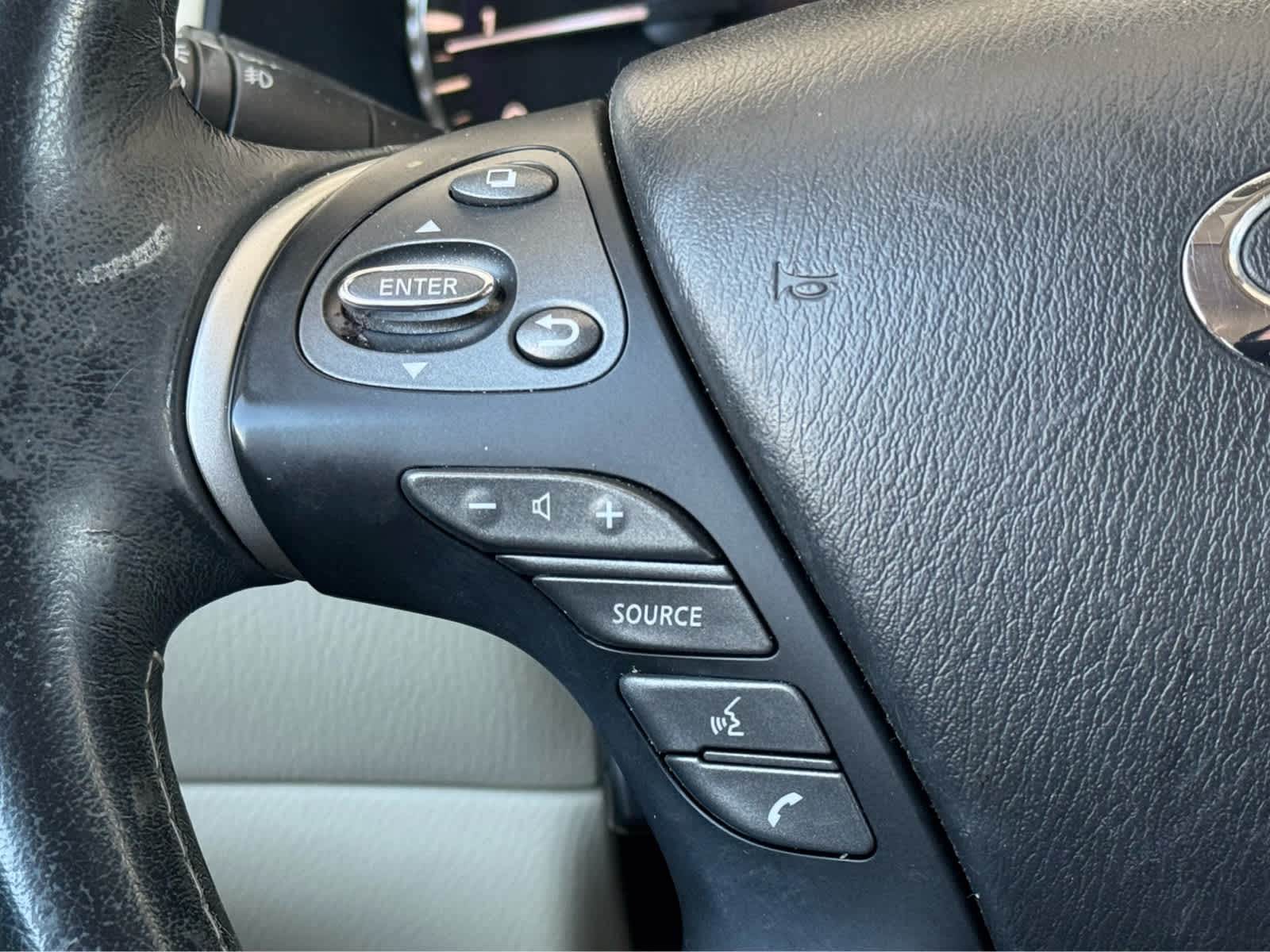 Certified Used 2019 Black Obsidian INFINITI LUXE image 18