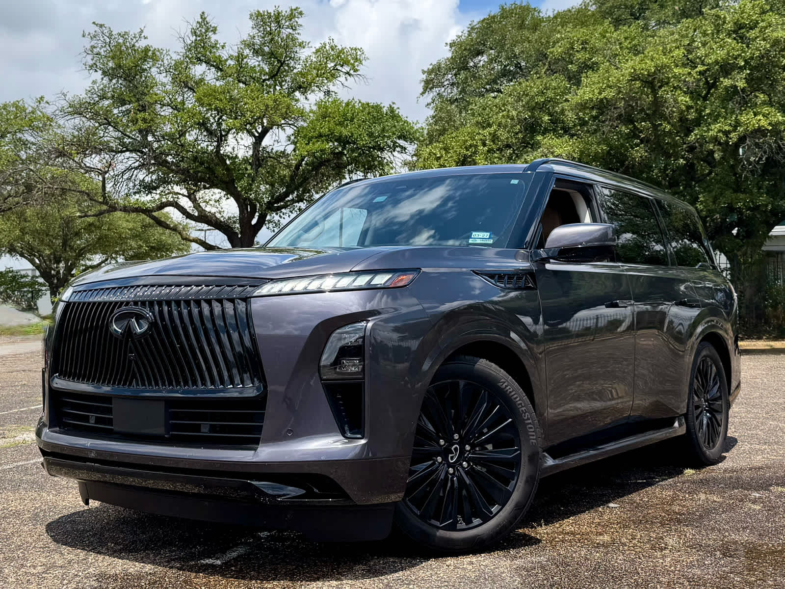 2025 INFINITI QX80 LUXE