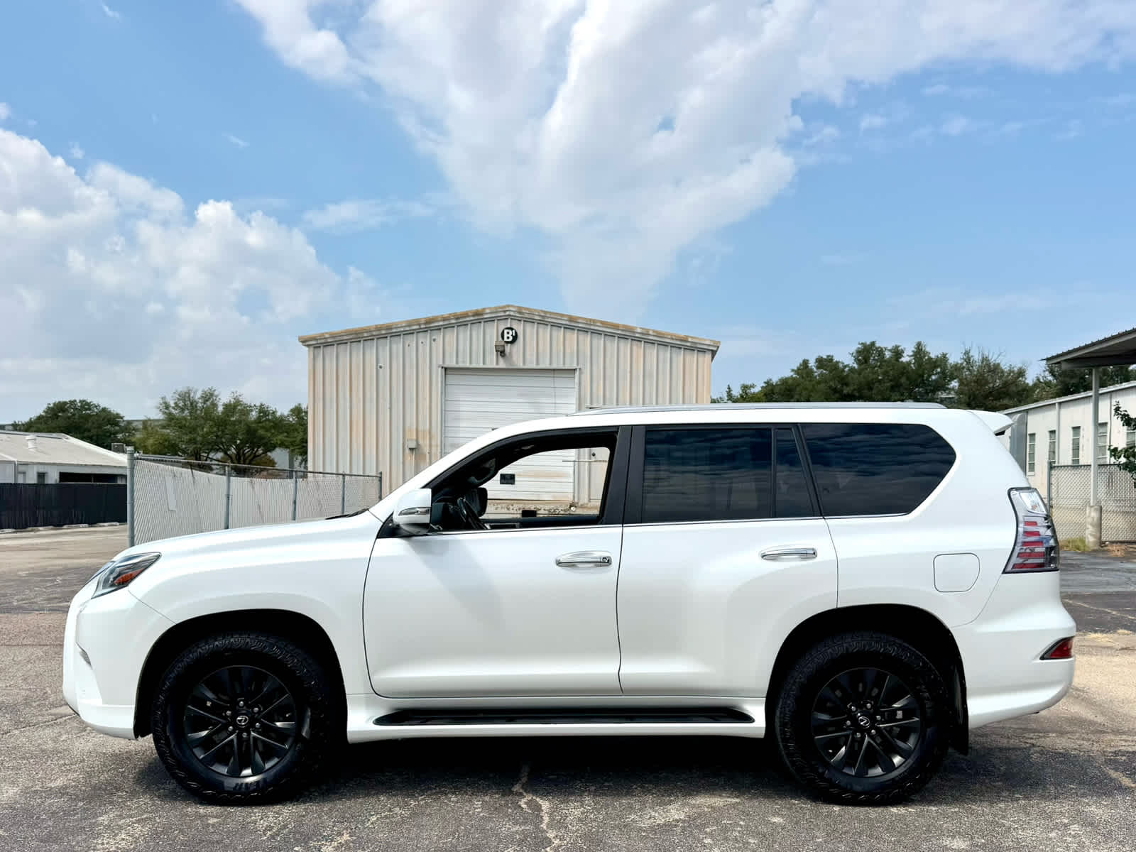 Used 2020 Starfire Pearl Lexus Premium image 2