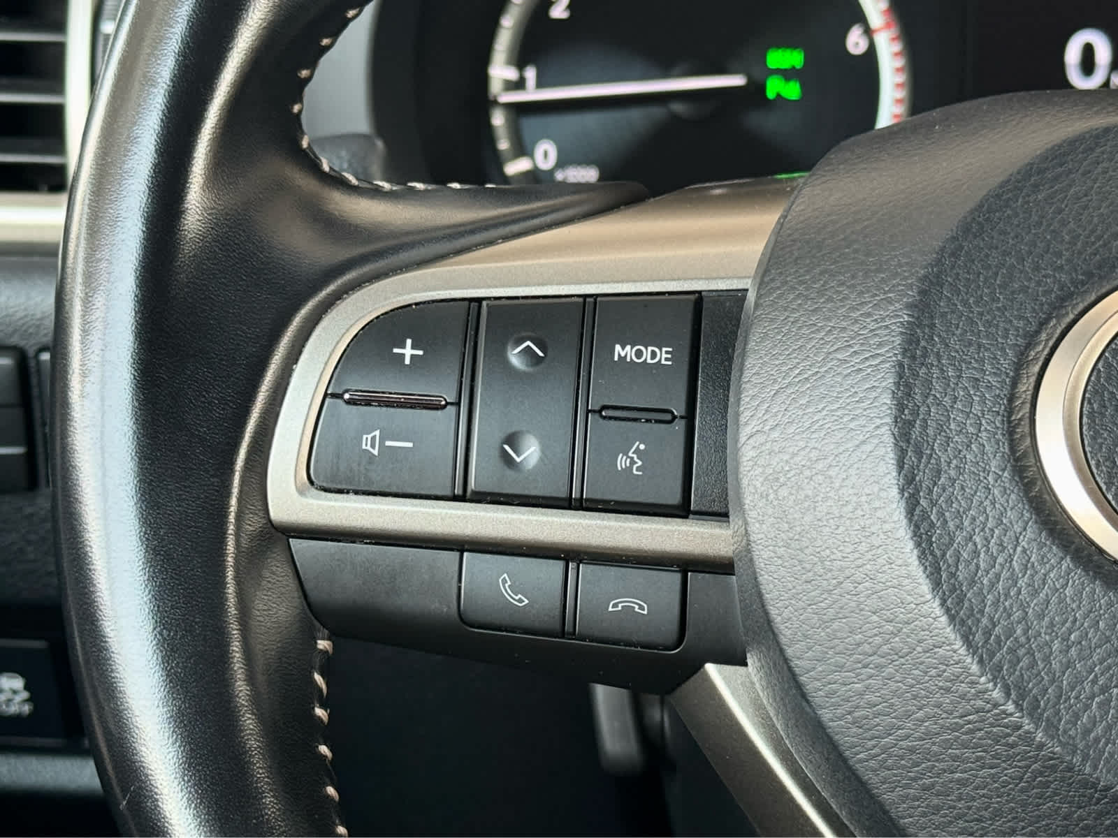 Used 2020 Starfire Pearl Lexus Premium image 18