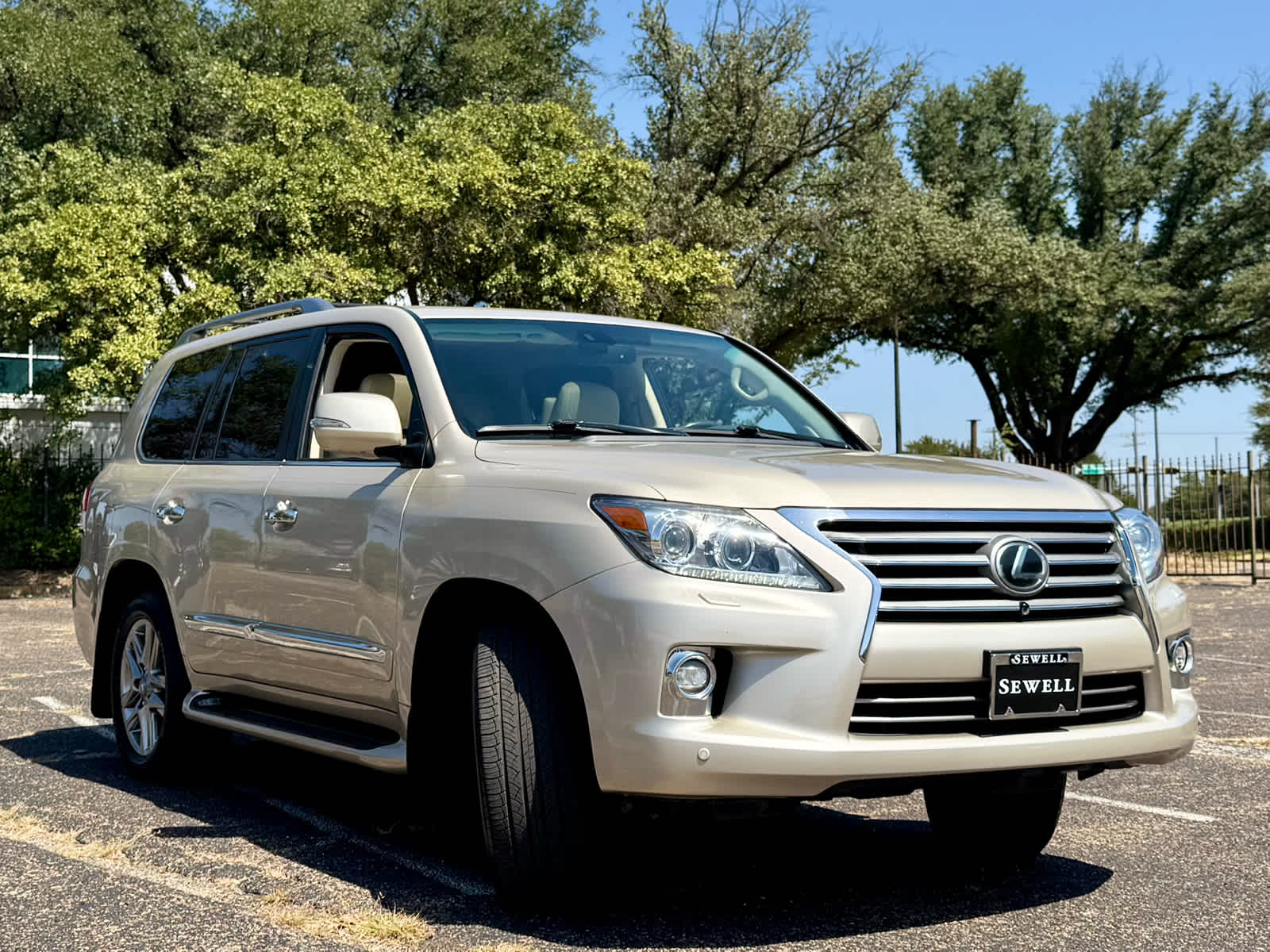 Used 2014 Satin Cashmere Metallic Lexus  image 9