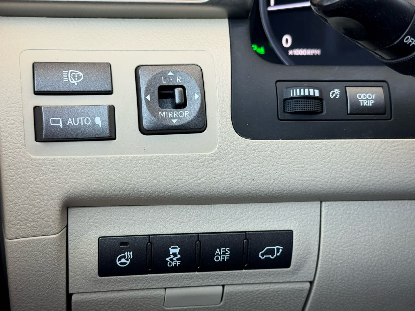Used 2014 Satin Cashmere Metallic Lexus  image 17