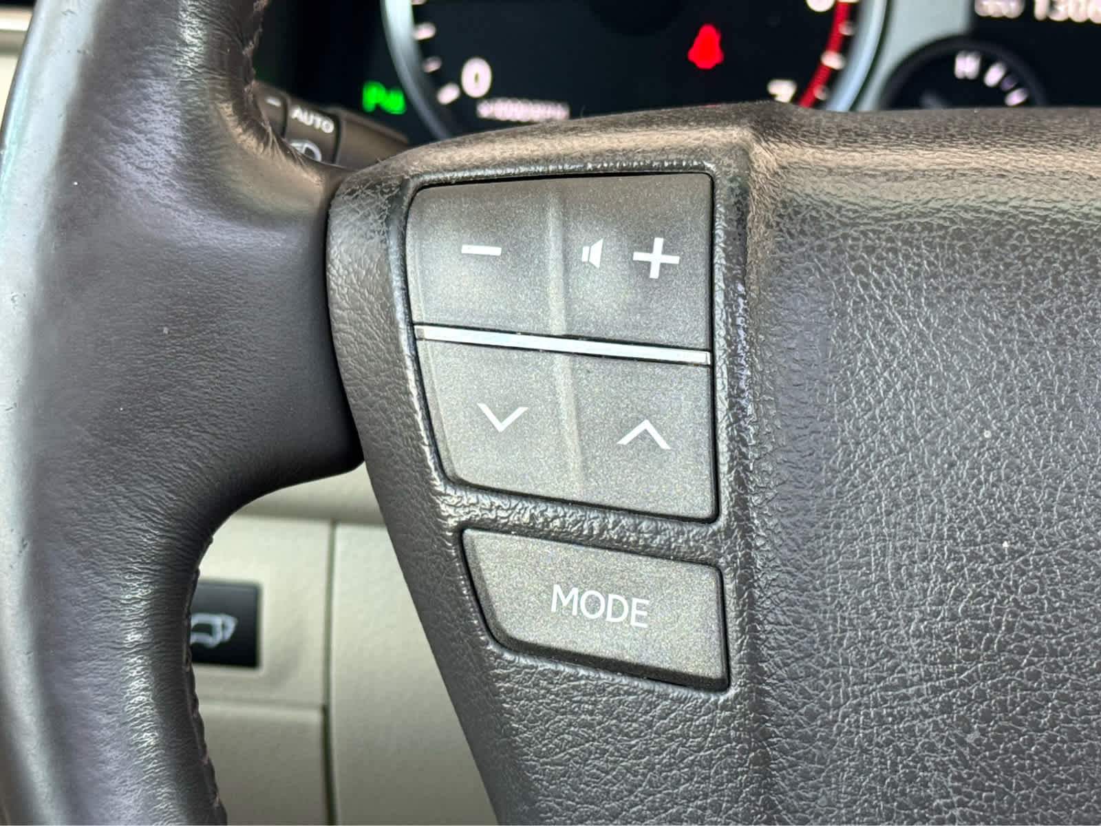 Used 2014 Satin Cashmere Metallic Lexus  image 19