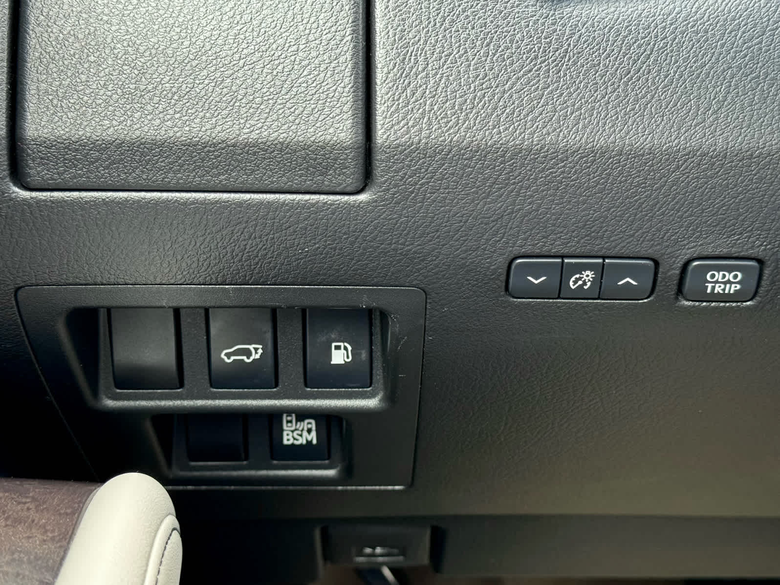 Used 2014 Nebula Gray Pearl Lexus  image 16