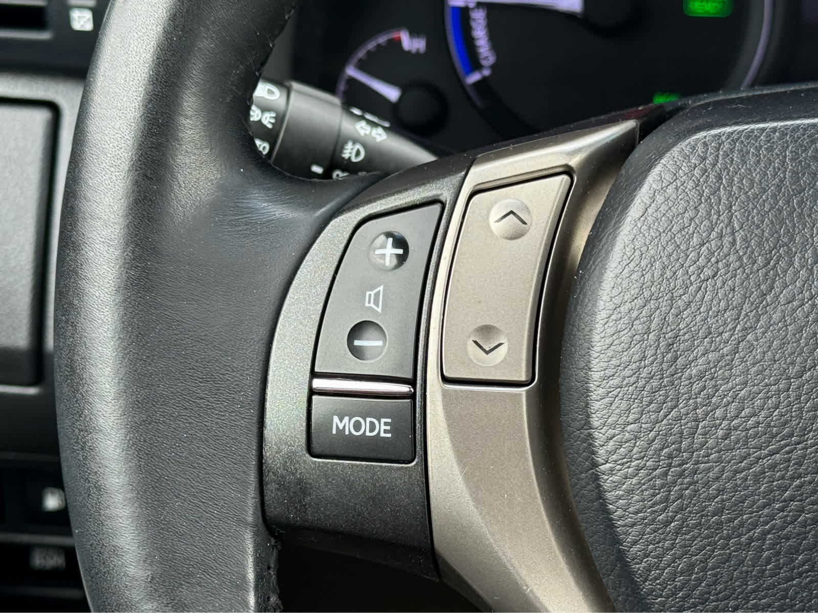 Used 2014 Nebula Gray Pearl Lexus  image 18