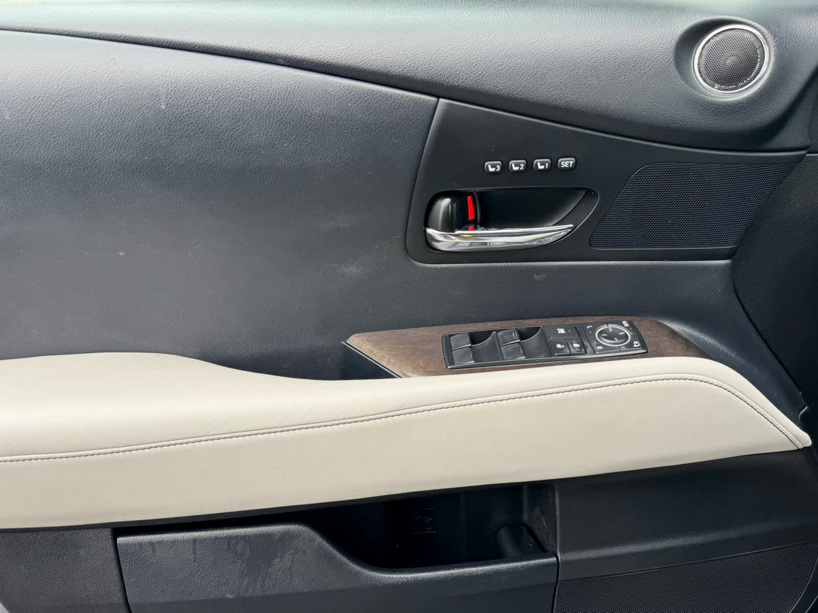Used 2014 Nebula Gray Pearl Lexus  image 15