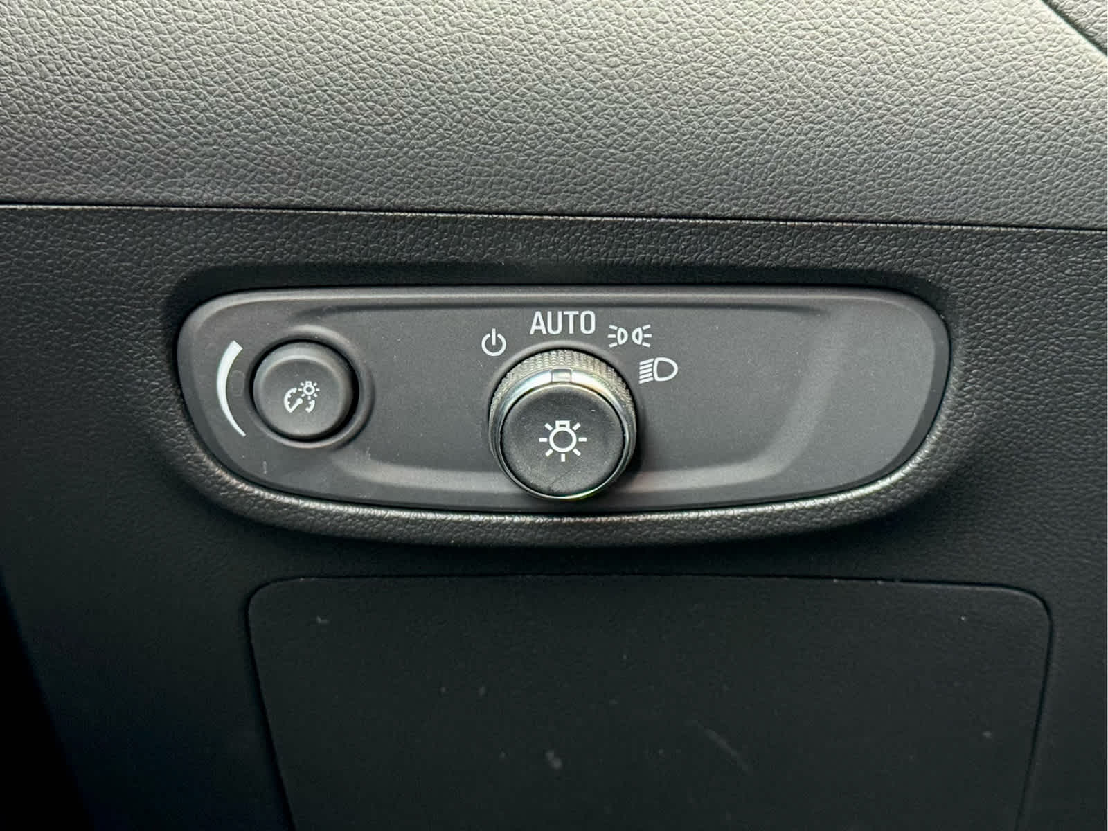 Certified Used 2024 Cinnabar Metallic Buick Avenir image 16