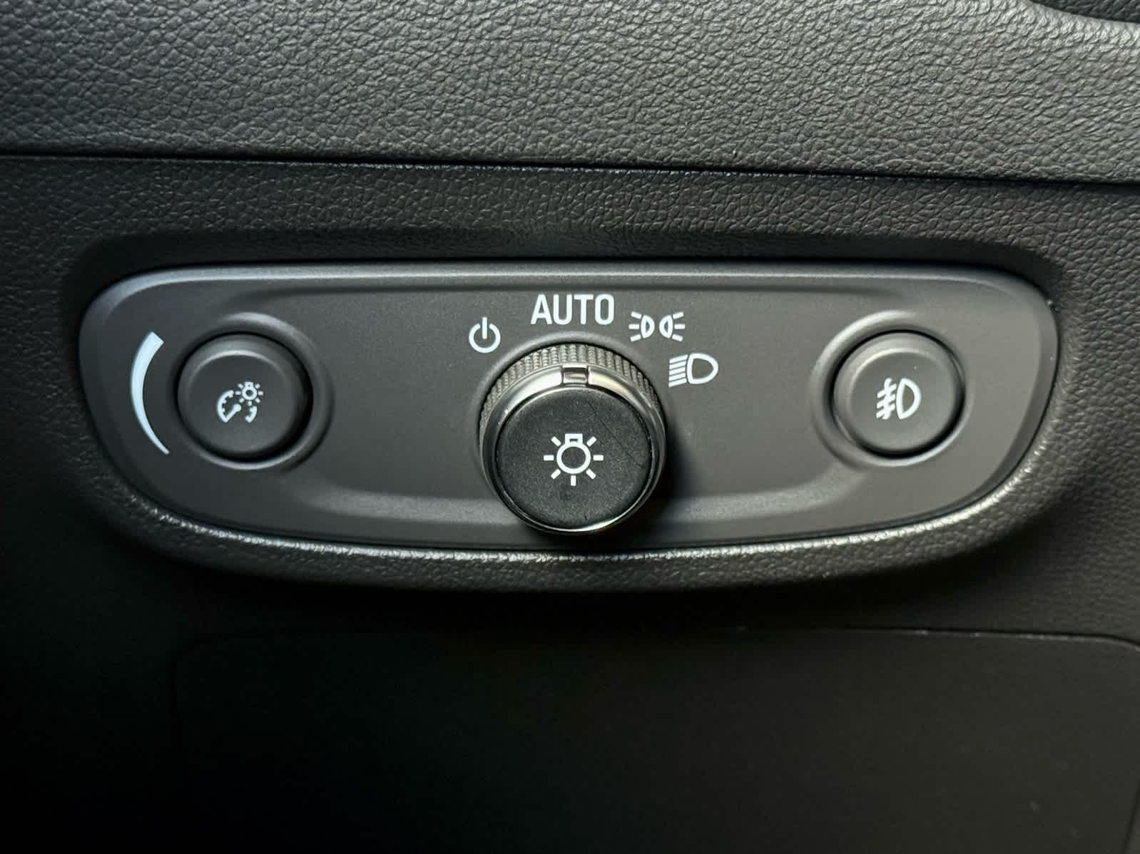 Certified Used 2022 Cinnabar Metallic Buick Select image 16