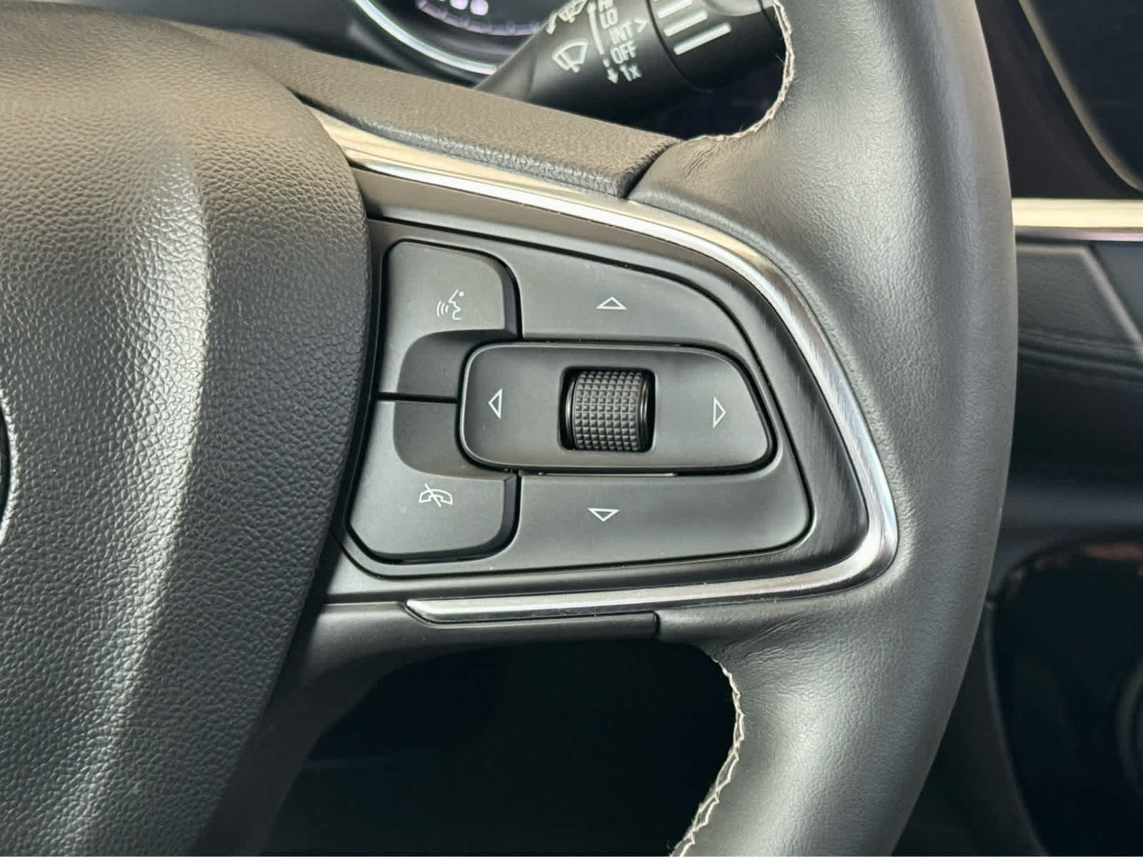 Certified Used 2022 Cinnabar Metallic Buick Select image 20