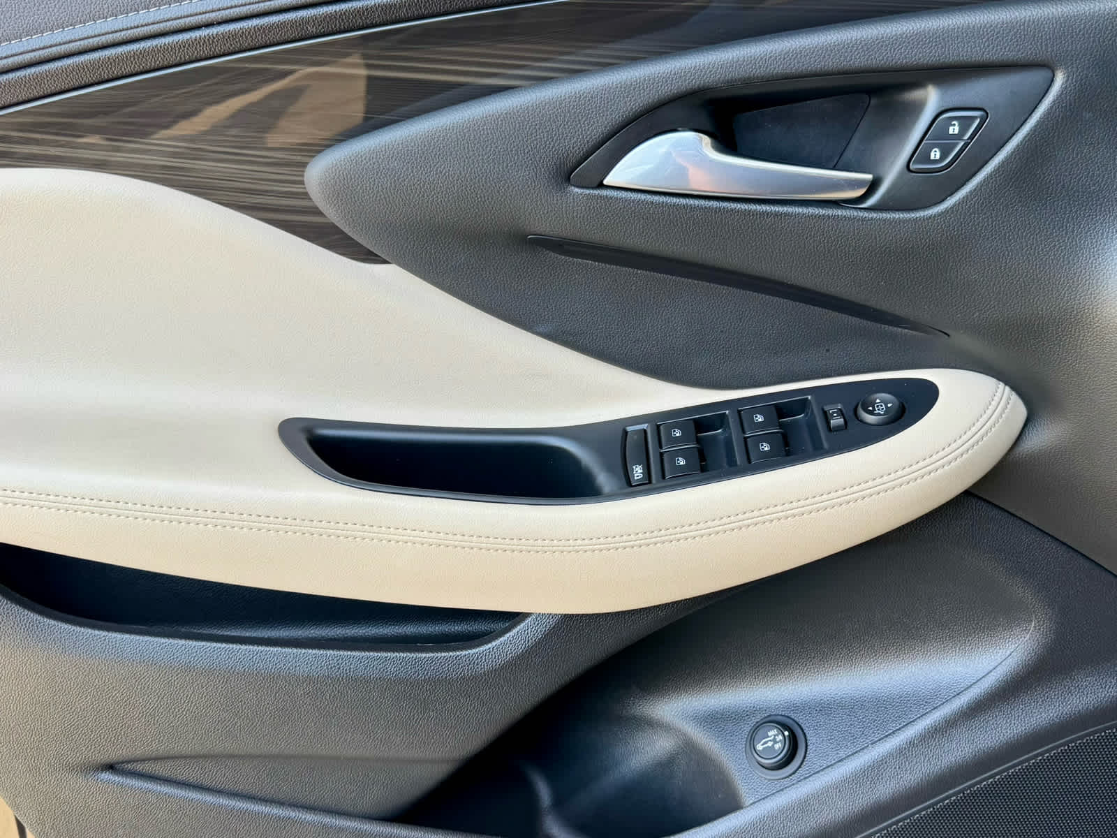 Certified Used 2020 Espresso Metallic Buick Preferred image 11