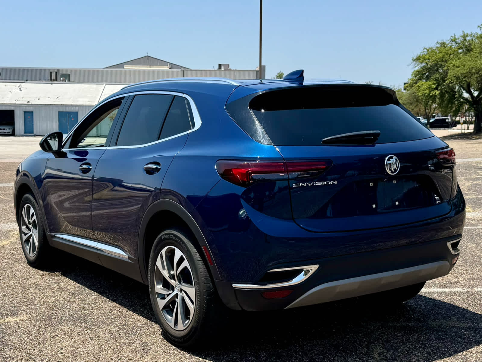 Certified Used 2023 Sapphire Metallic Buick Essence image 4