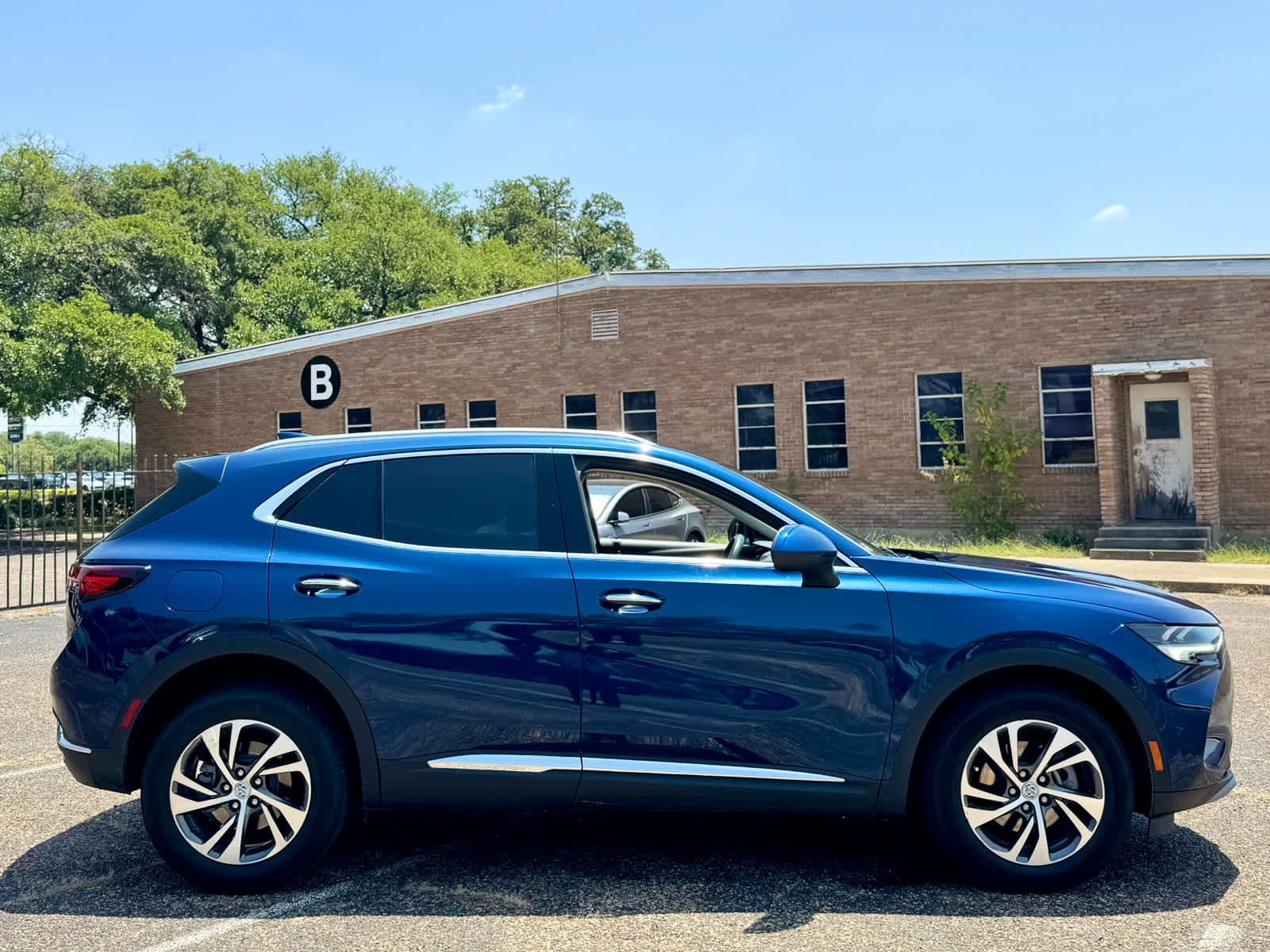 Certified Used 2023 Sapphire Metallic Buick Essence image 8