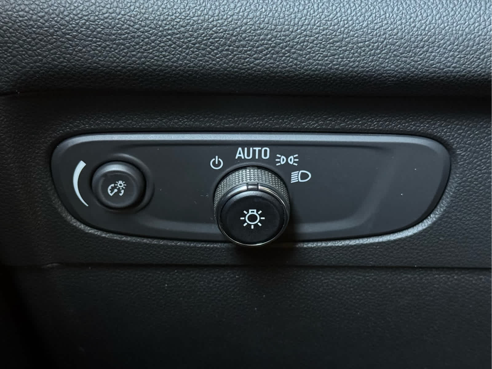 Certified Used 2023 Sapphire Metallic Buick Essence image 16