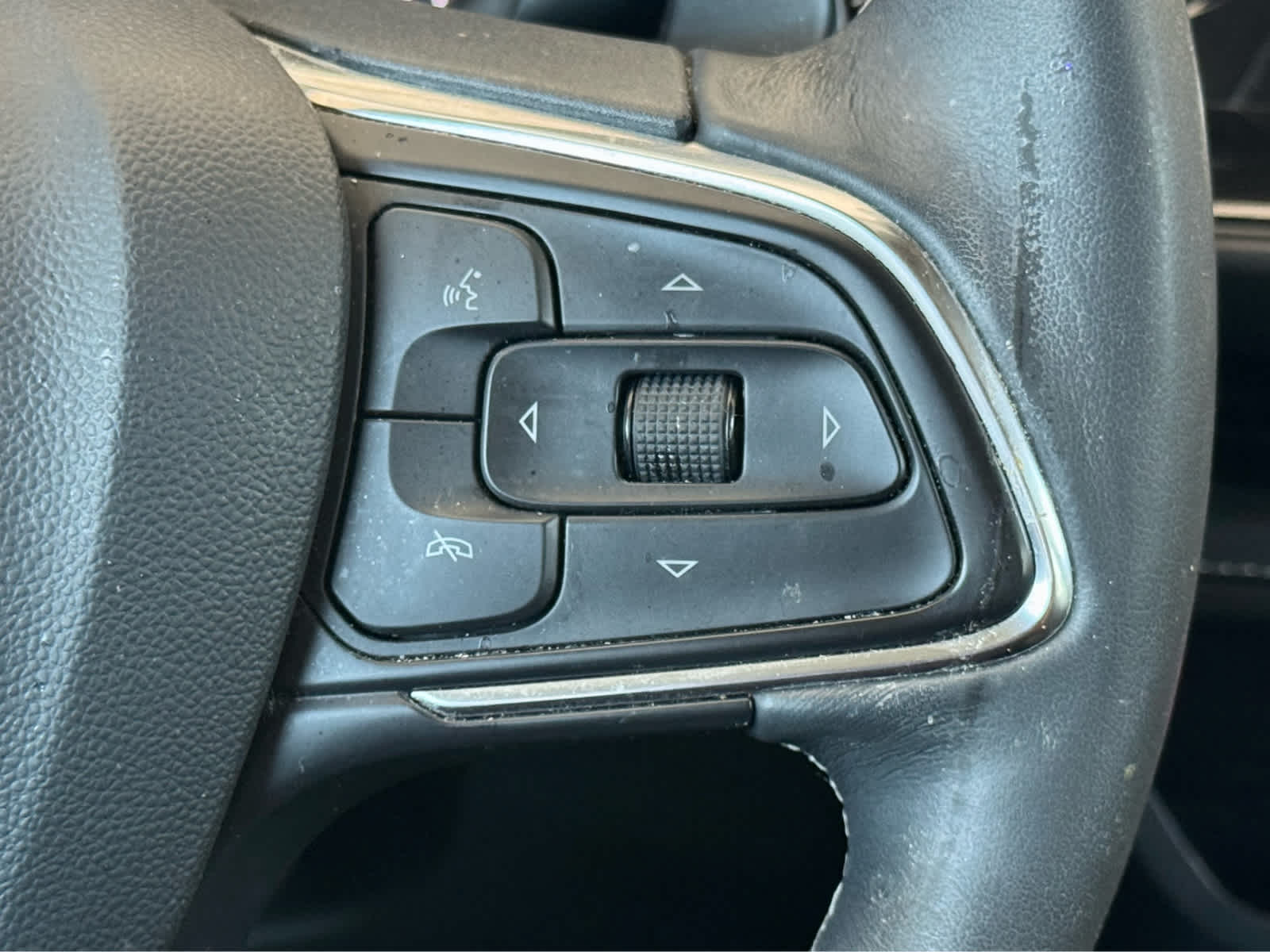 Certified Used 2023 Sapphire Metallic Buick Essence image 20