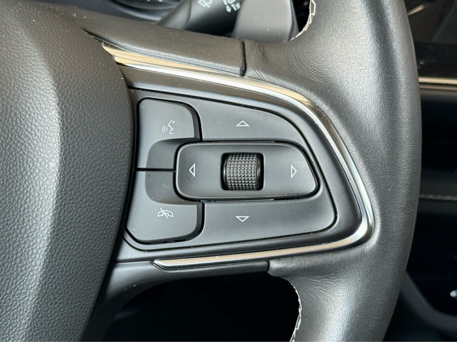 Certified Used 2023 Moonstone Gray Metallic Buick Essence image 20