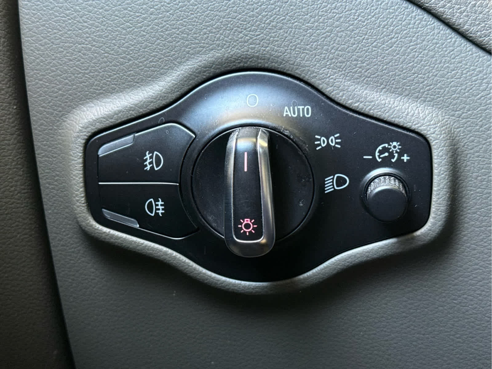 Used 2013  Audi Premium Plus image 16