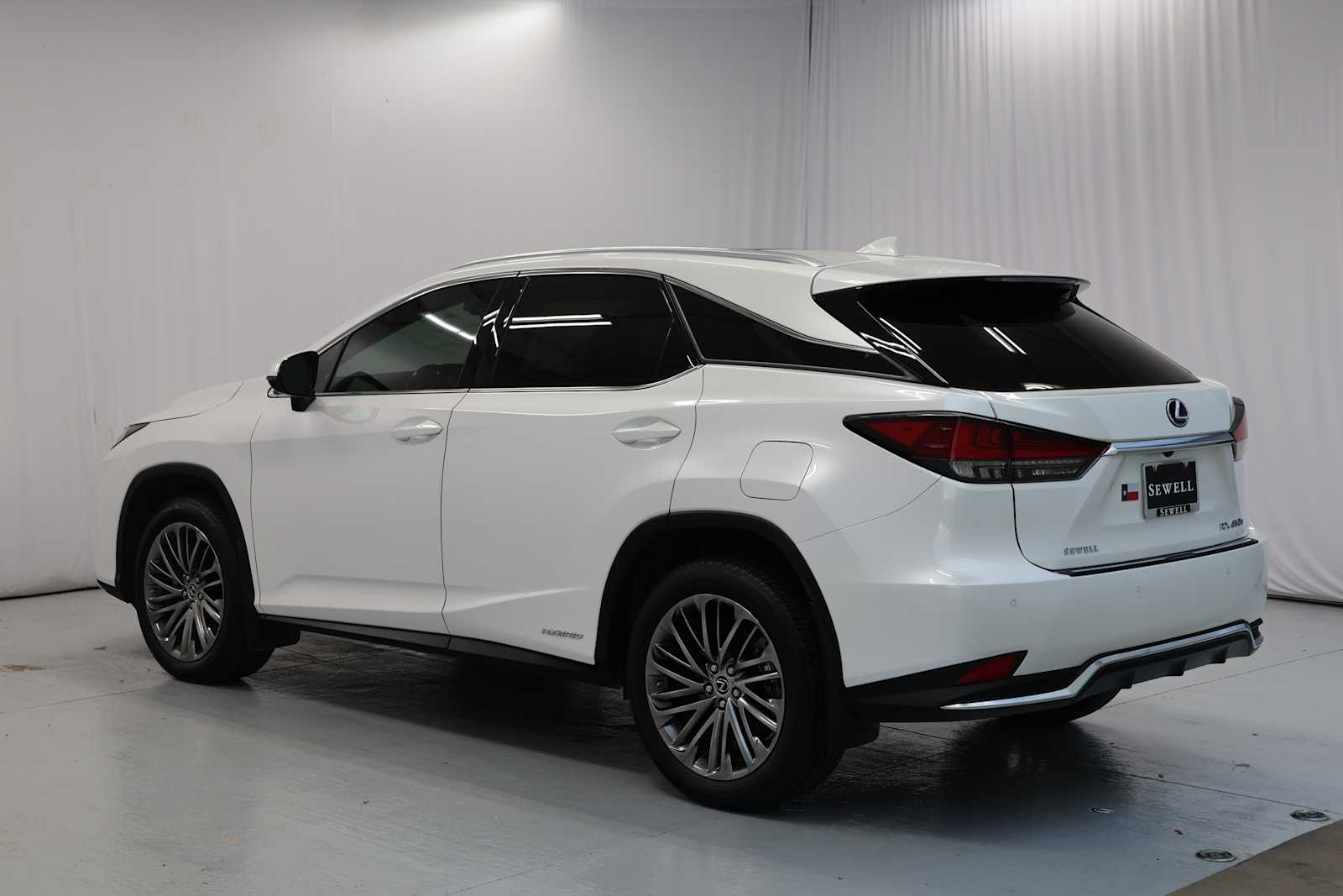 Used 2022 Eminent White Pearl Lexus  image 5