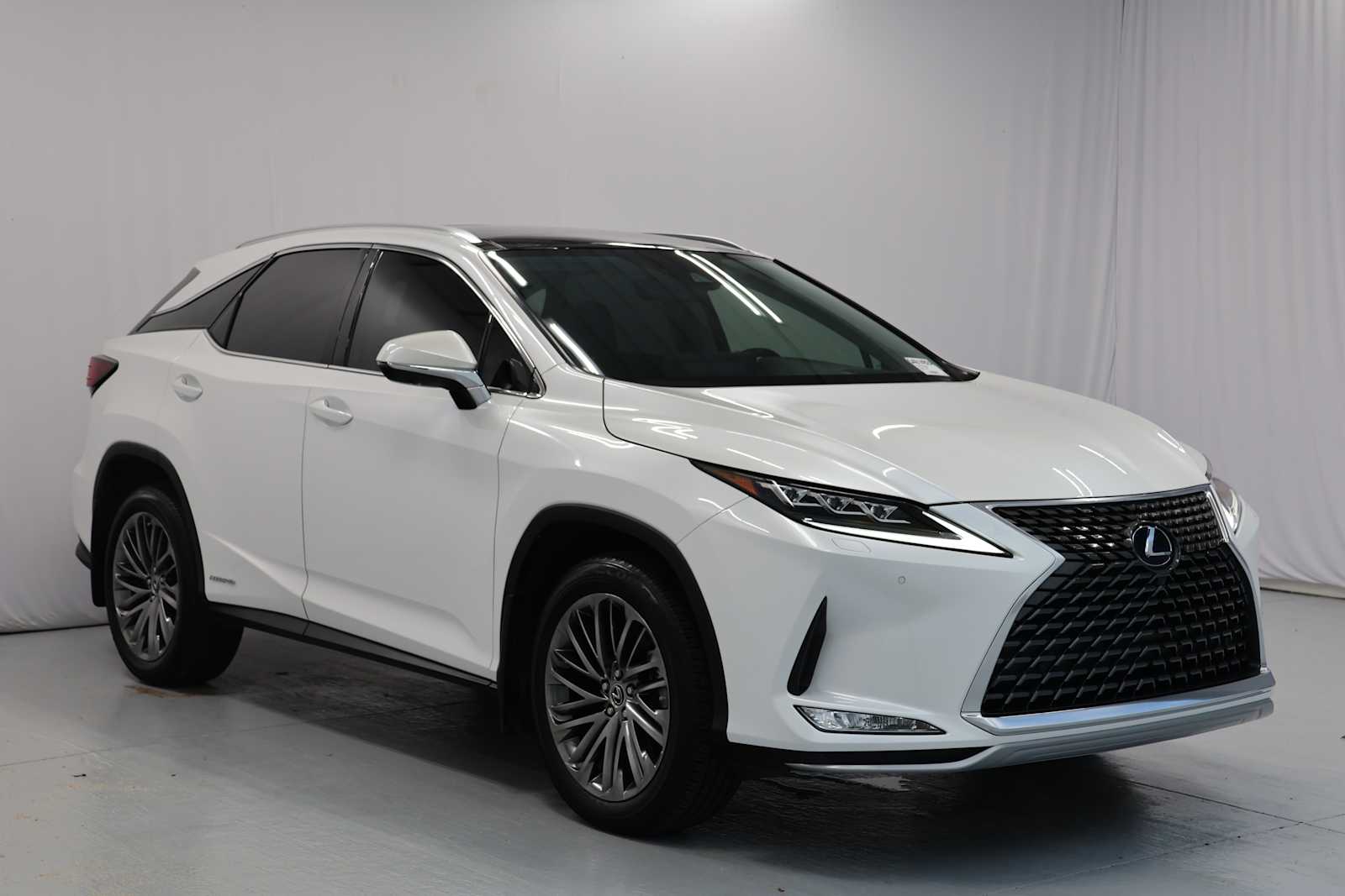 Used 2022 Eminent White Pearl Lexus  image 3