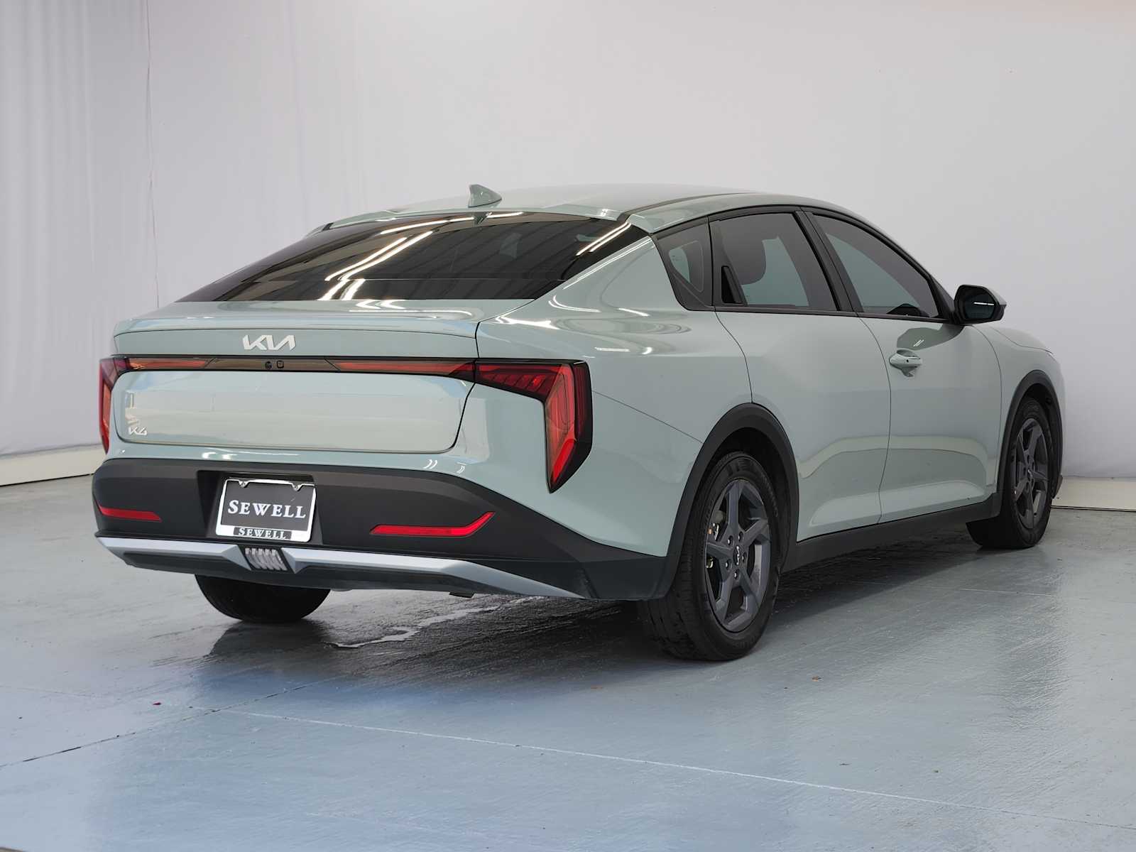 Used 2025 Morning Haze Kia LXS image 4