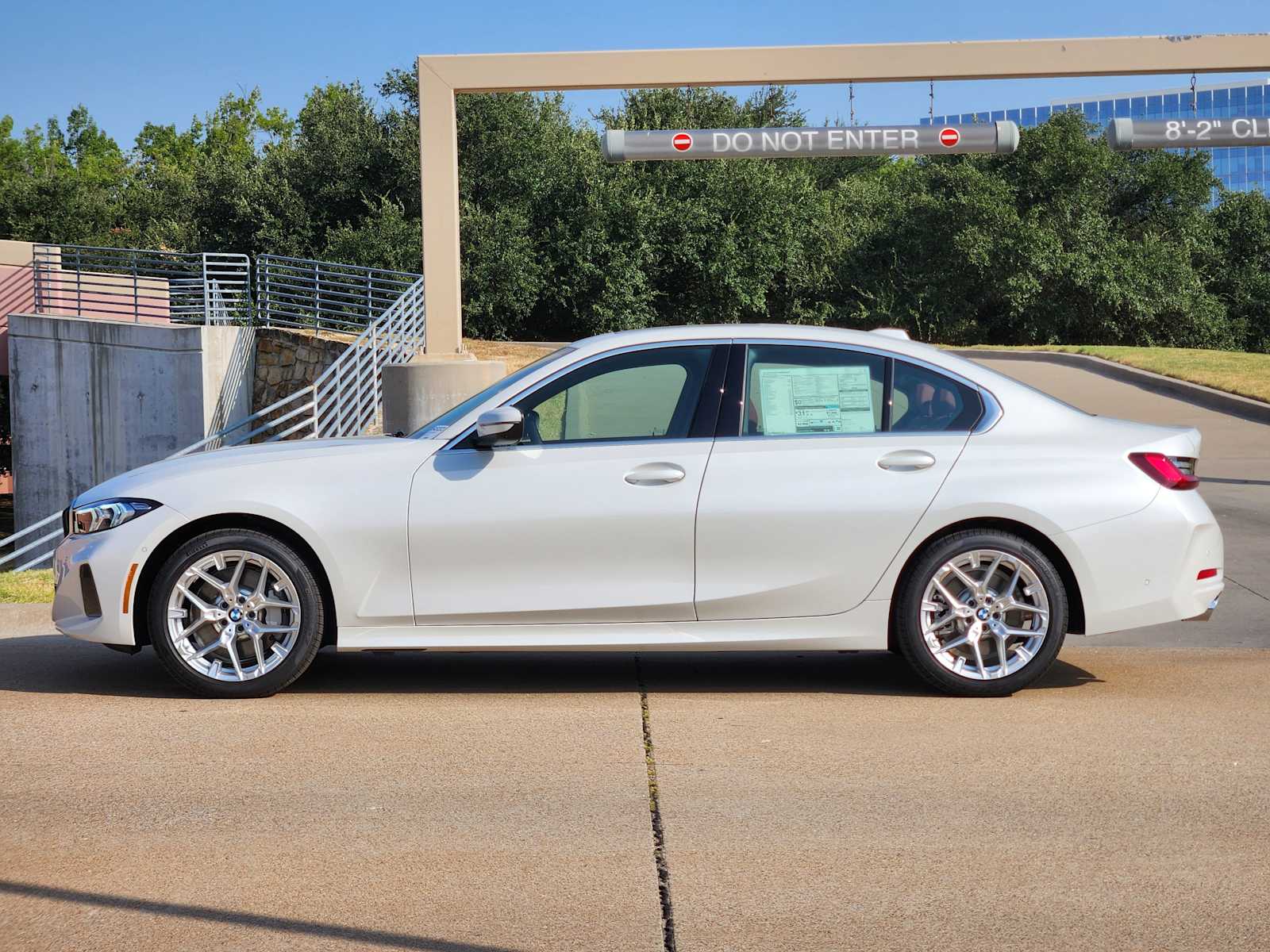 New 2026 Mineral White Metallic BMW  image 2