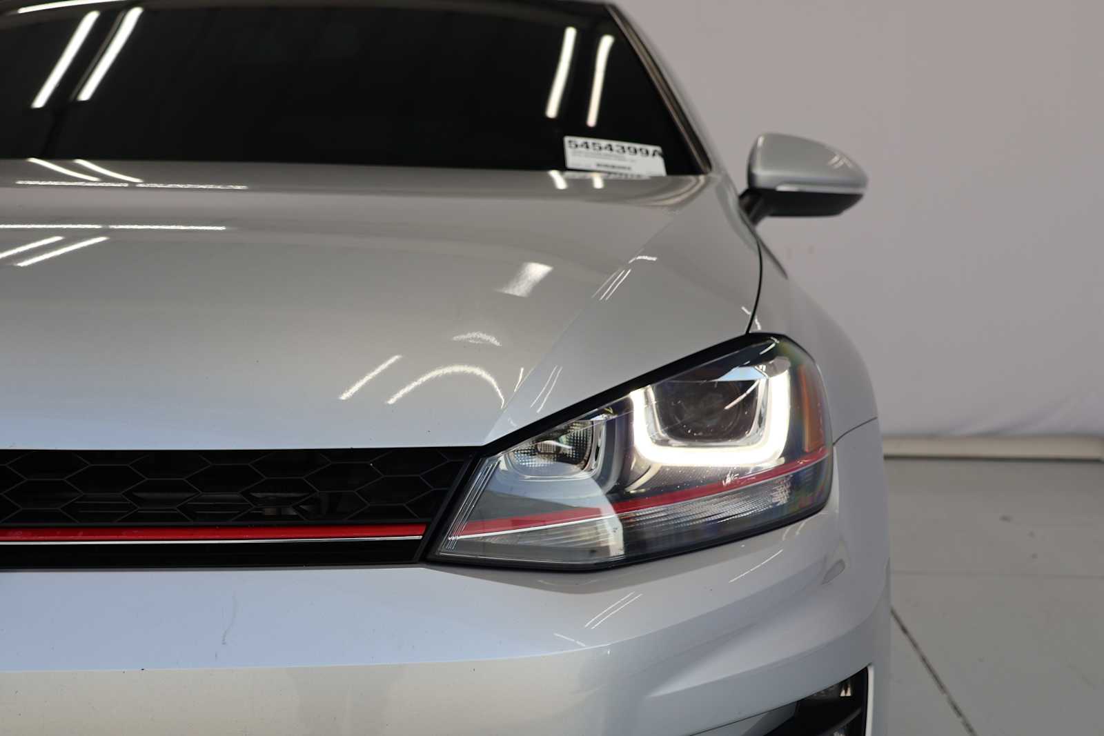Used 2015 Reflex Silver Metallic Volkswagen SE w/Performance Pkg image 5