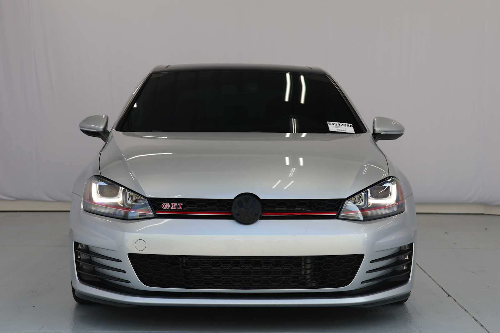 Used 2015 Reflex Silver Metallic Volkswagen SE w/Performance Pkg image 2