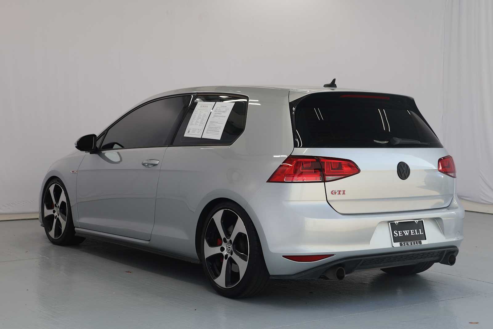 Used 2015 Reflex Silver Metallic Volkswagen SE w/Performance Pkg image 8