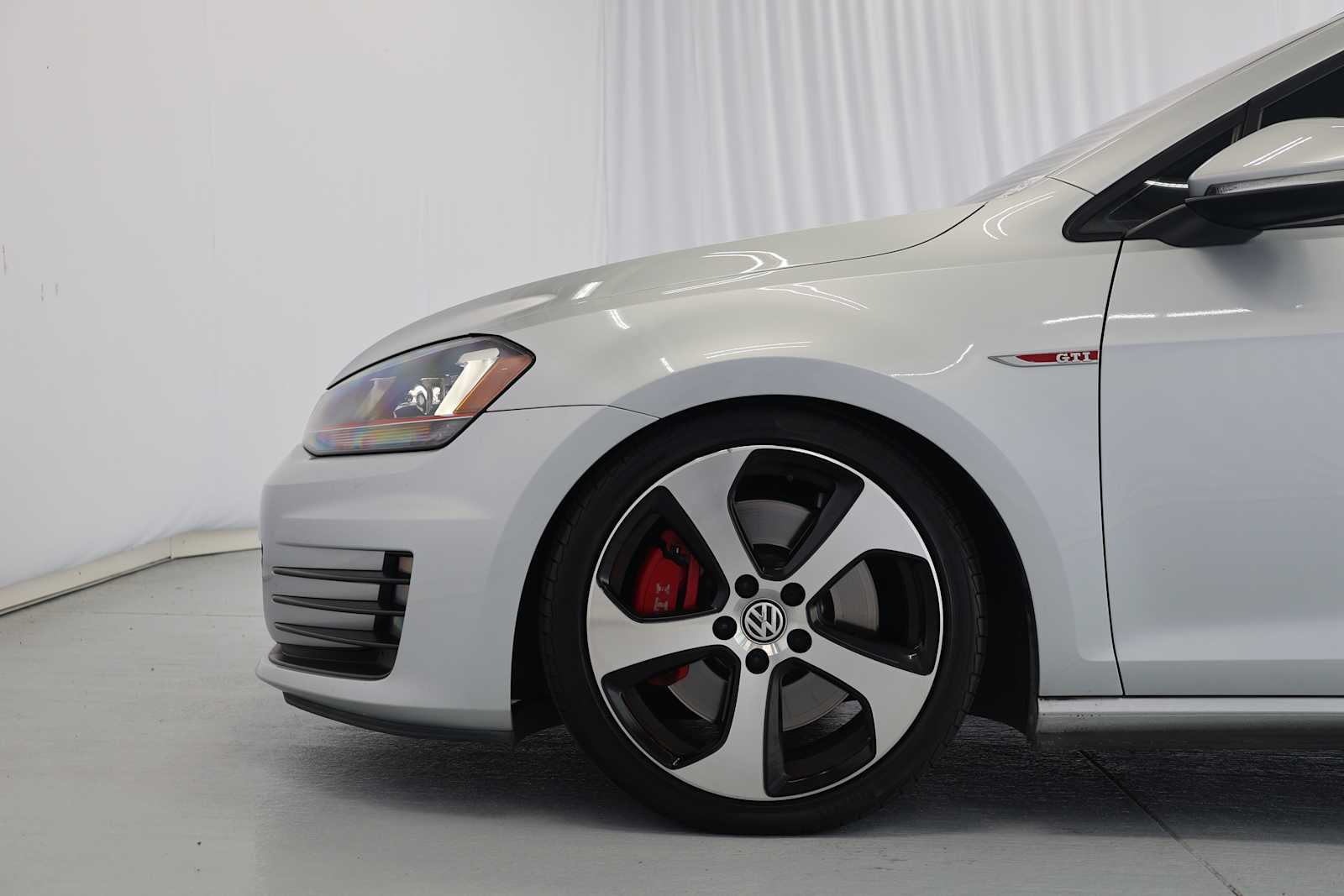 Used 2015 Reflex Silver Metallic Volkswagen SE w/Performance Pkg image 11