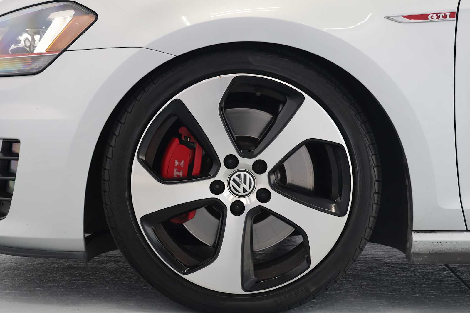 Used 2015 Reflex Silver Metallic Volkswagen SE w/Performance Pkg image 12