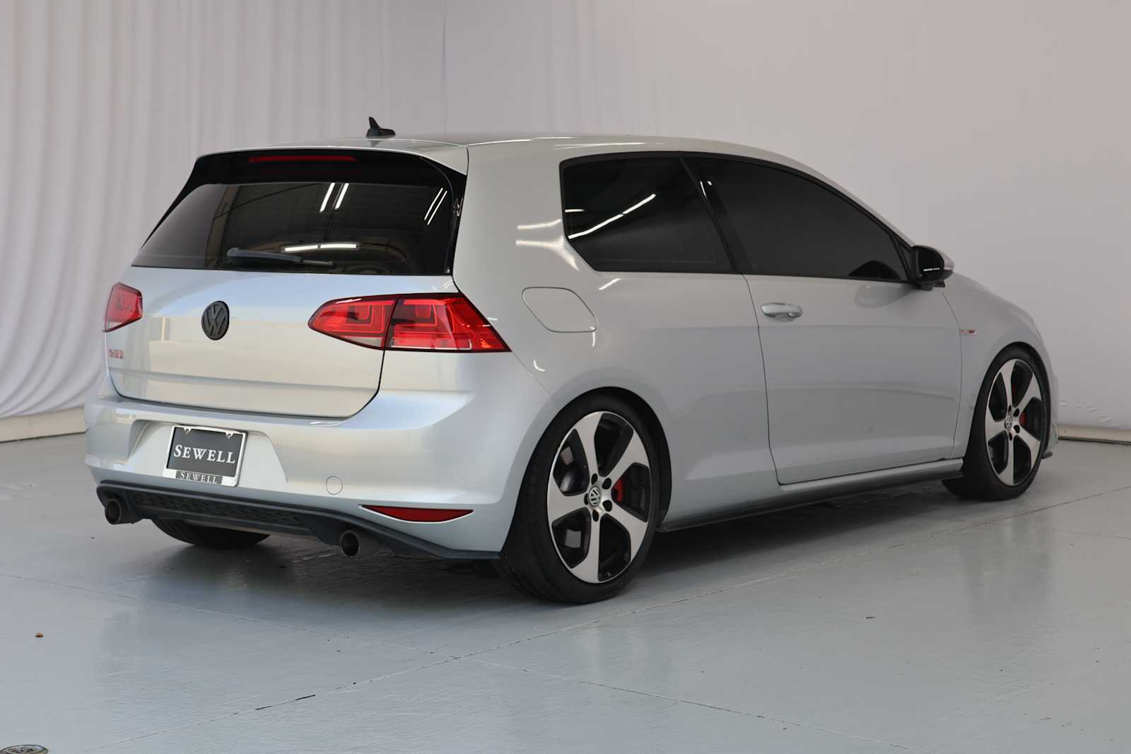Used 2015 Reflex Silver Metallic Volkswagen SE w/Performance Pkg image 10