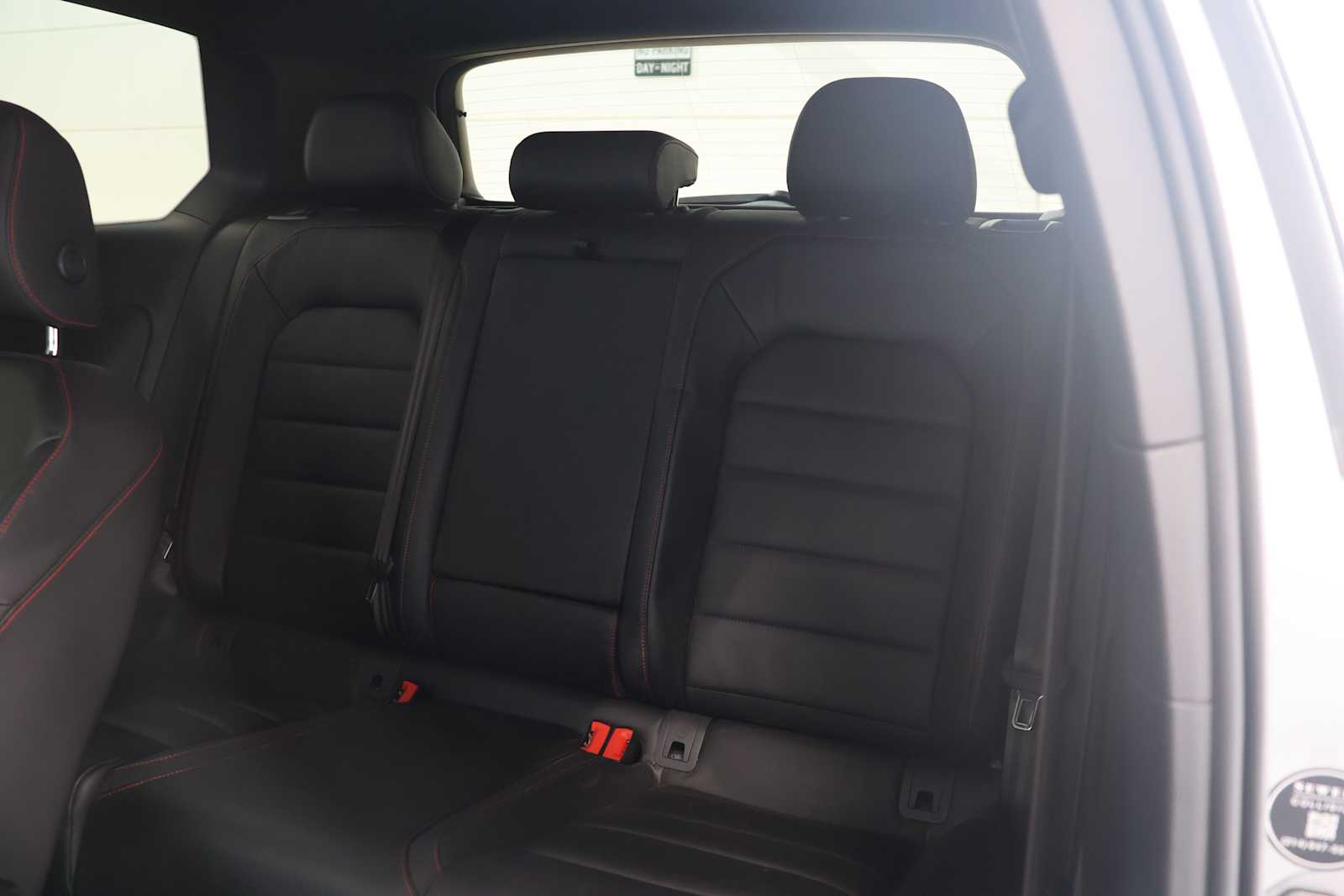 Used 2015 Reflex Silver Metallic Volkswagen SE w/Performance Pkg image 24