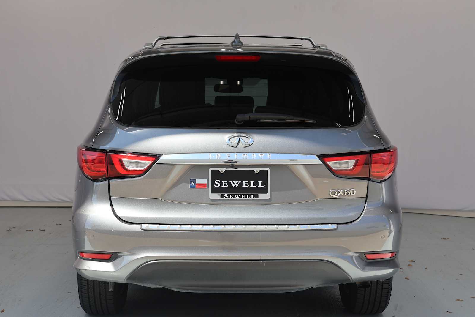 Used 2017 Graphite Shadow INFINITI  image 9