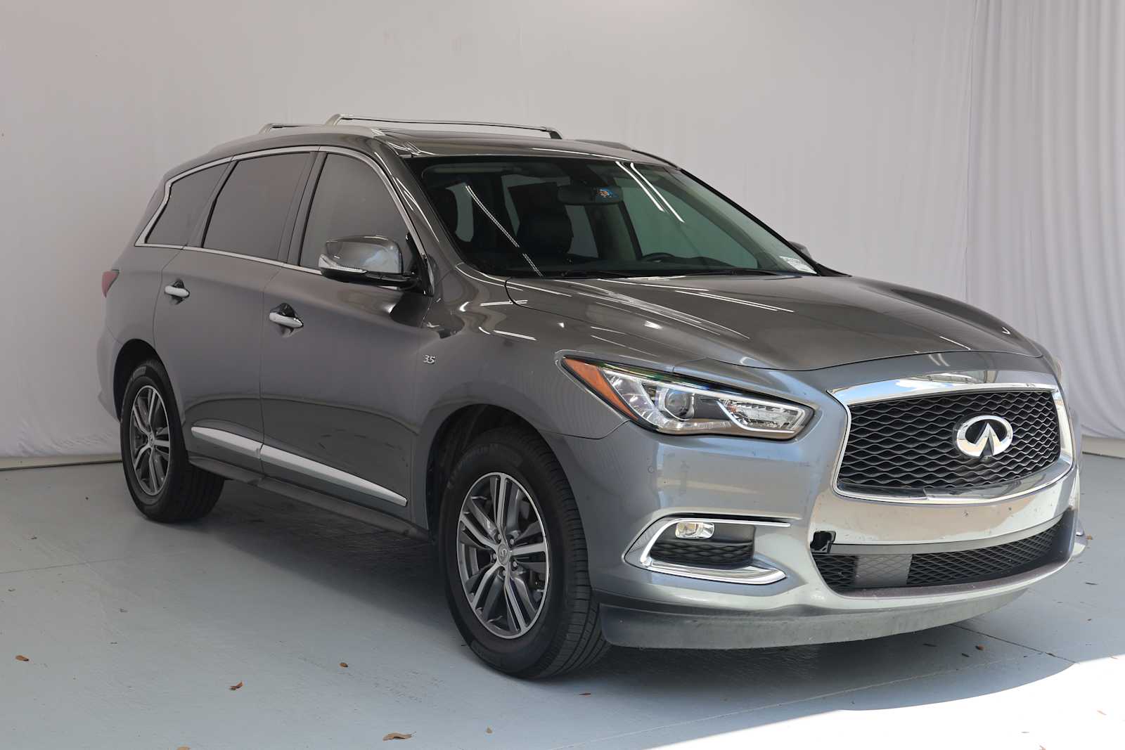 Used 2017 Graphite Shadow INFINITI  image 4