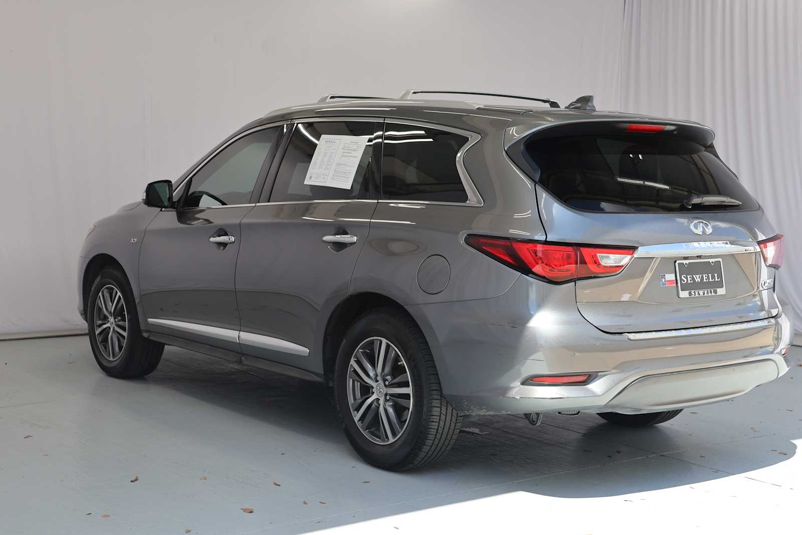 Used 2017 Graphite Shadow INFINITI  image 8